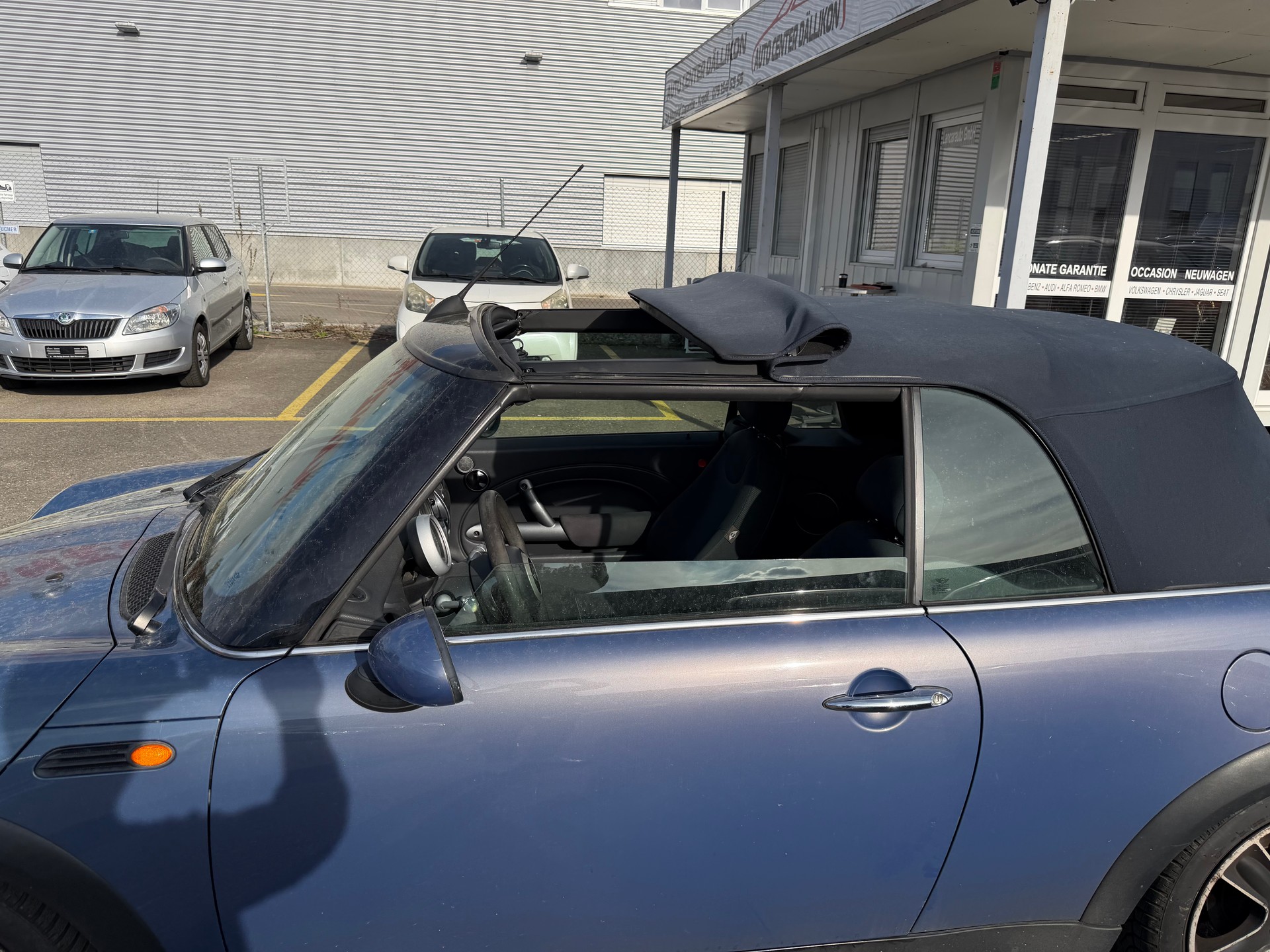 MINI Cooper Cabriolet-image-6