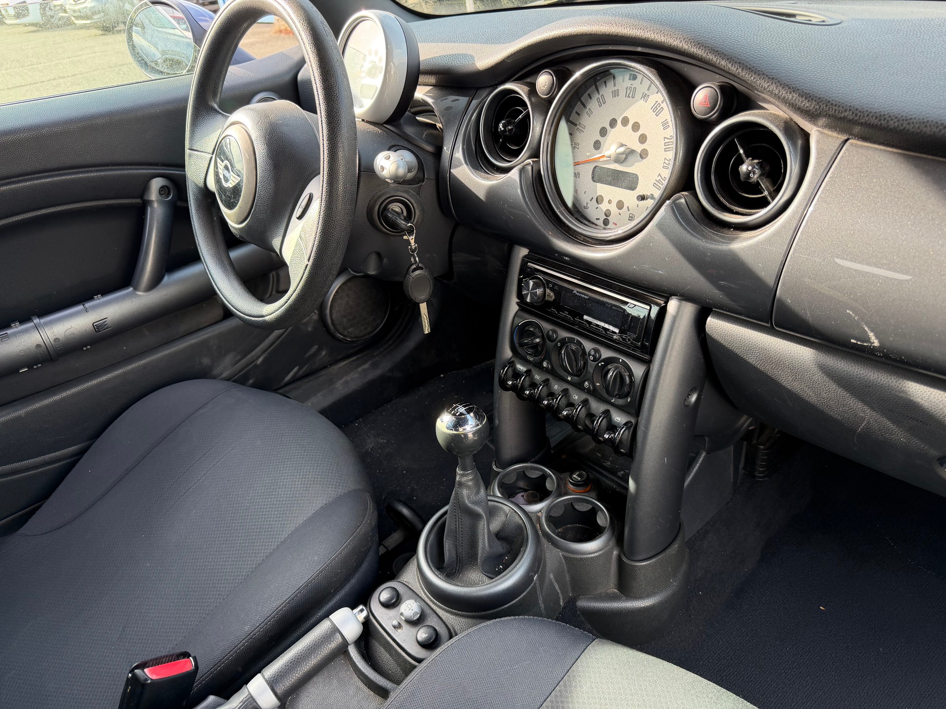 MINI Cooper Cabriolet-image-4