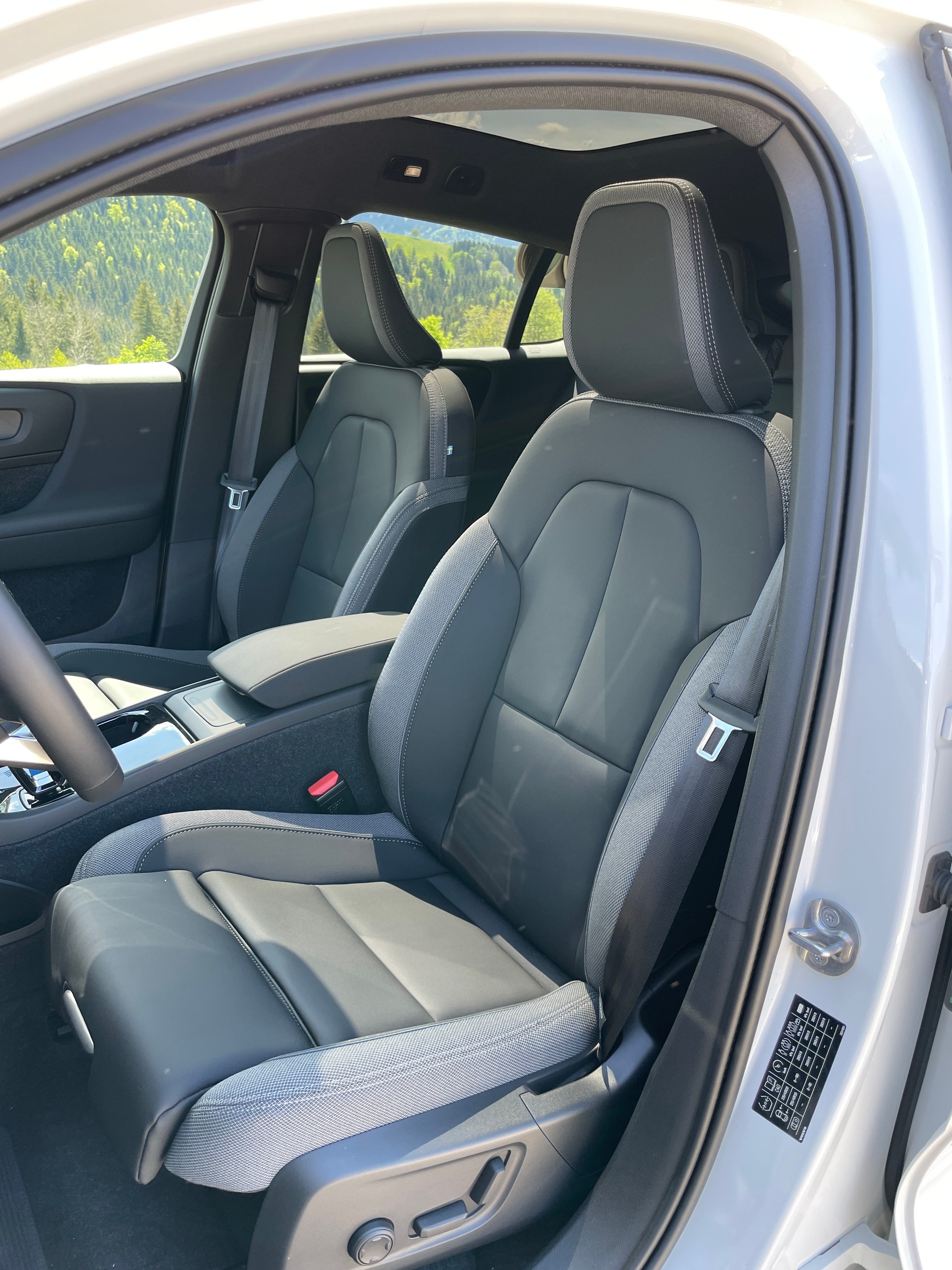 VOLVO C40 Recharge P8 Twin AWD Pure Electric Ultimate-image-14