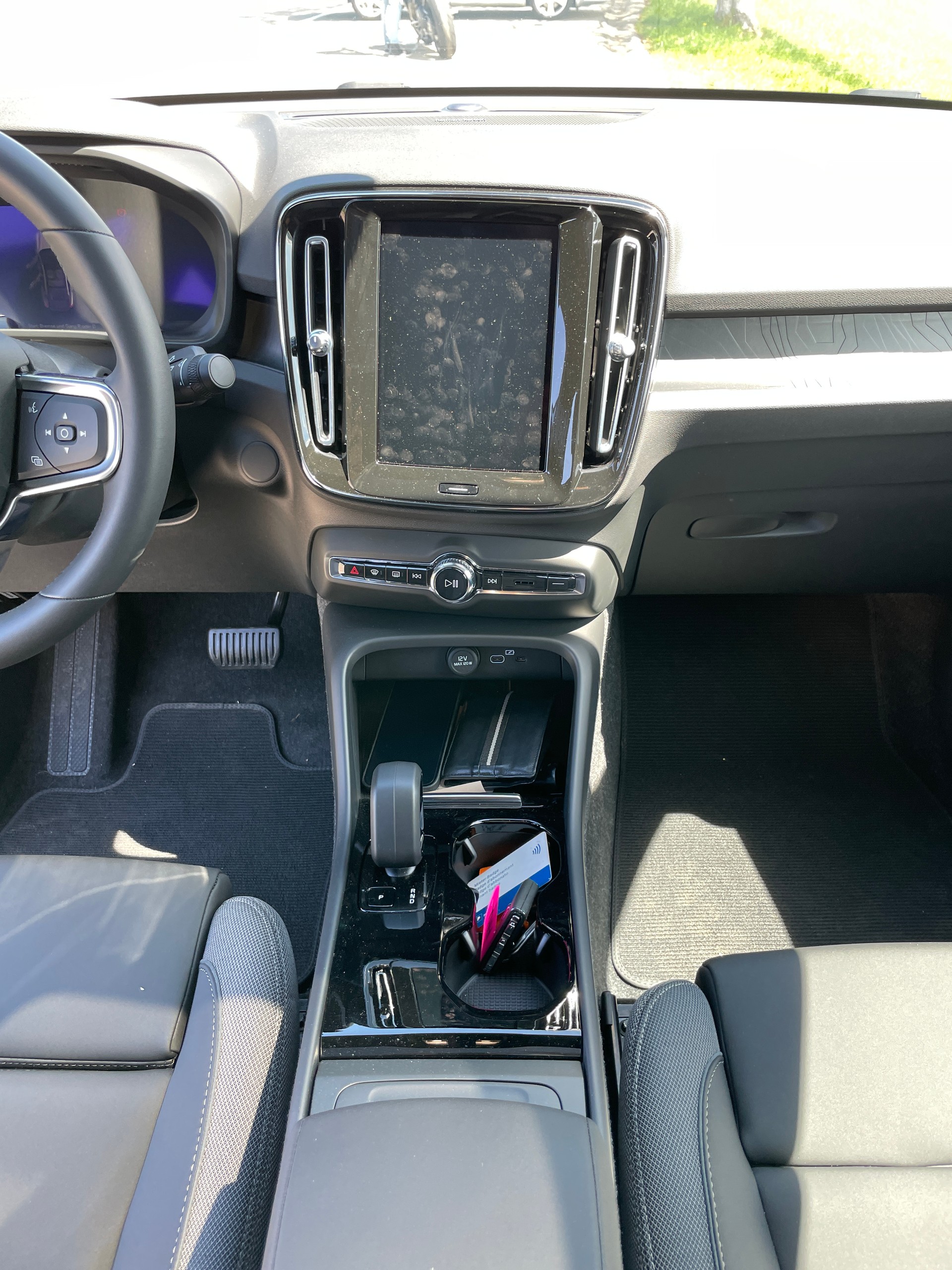 VOLVO C40 Recharge P8 Twin AWD Pure Electric Ultimate-image-17