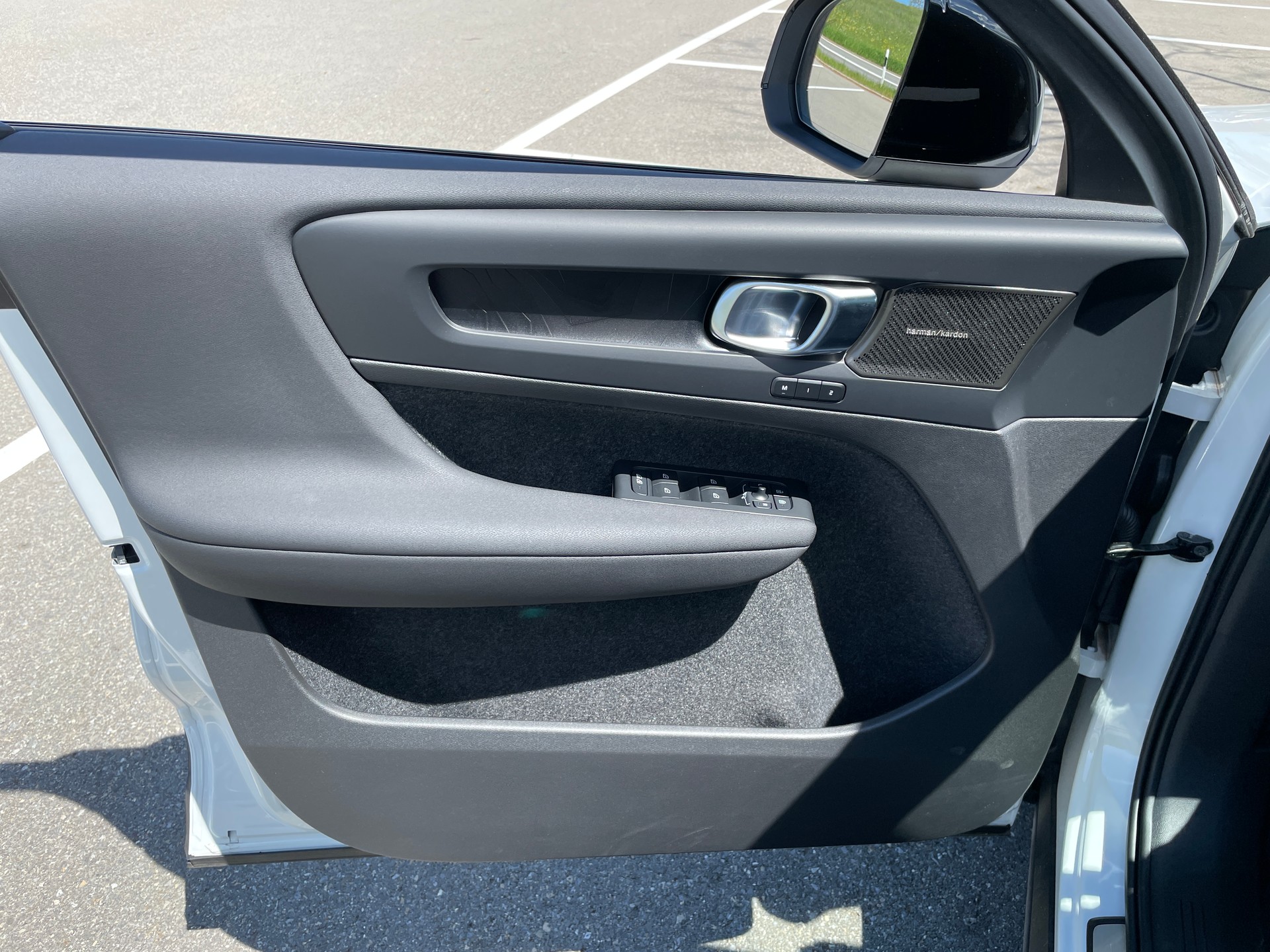 VOLVO C40 Recharge P8 Twin AWD Pure Electric Ultimate-image-12