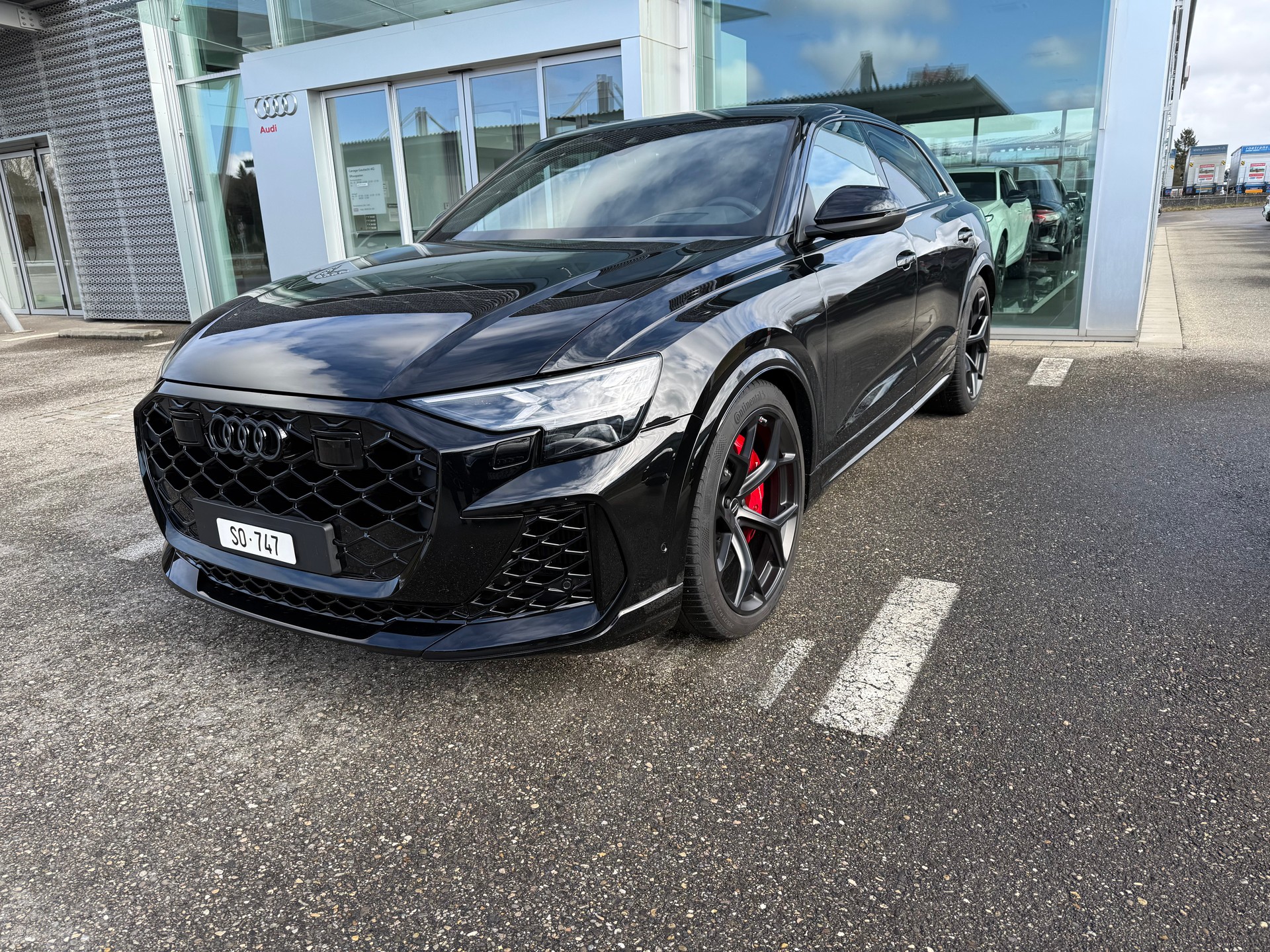 AUDI AUDI RSQ8 performance - CH-Fahrzeug / Leasing möglich / Gratisservice / Keramikbremsen / Panoramadach / Sportabgasanlage u.v.m.-image-3