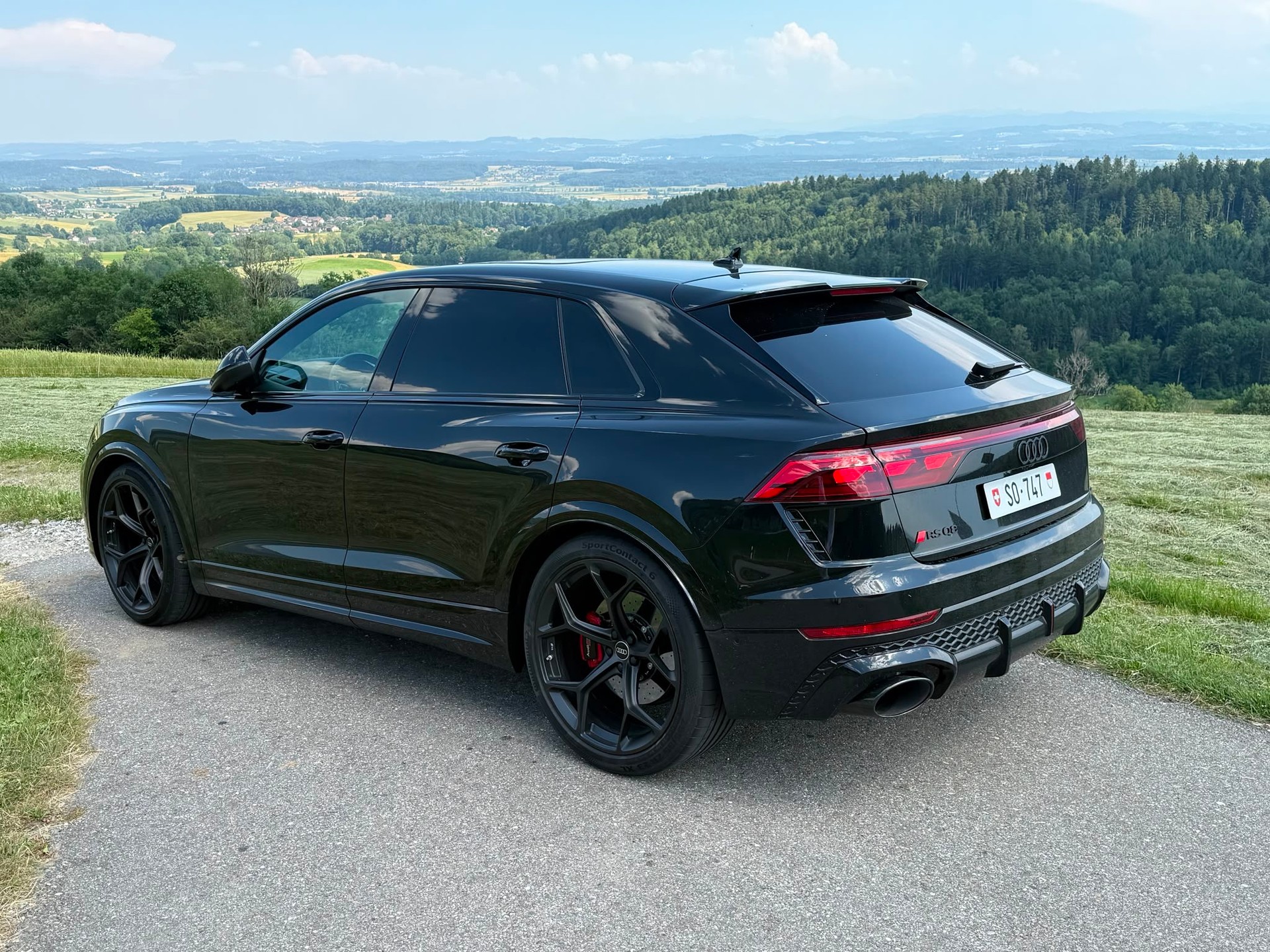 AUDI AUDI RSQ8 performance - CH-Fahrzeug / Leasing möglich / Gratisservice / Keramikbremsen / Panoramadach / Sportabgasanlage u.v.m.-image-2