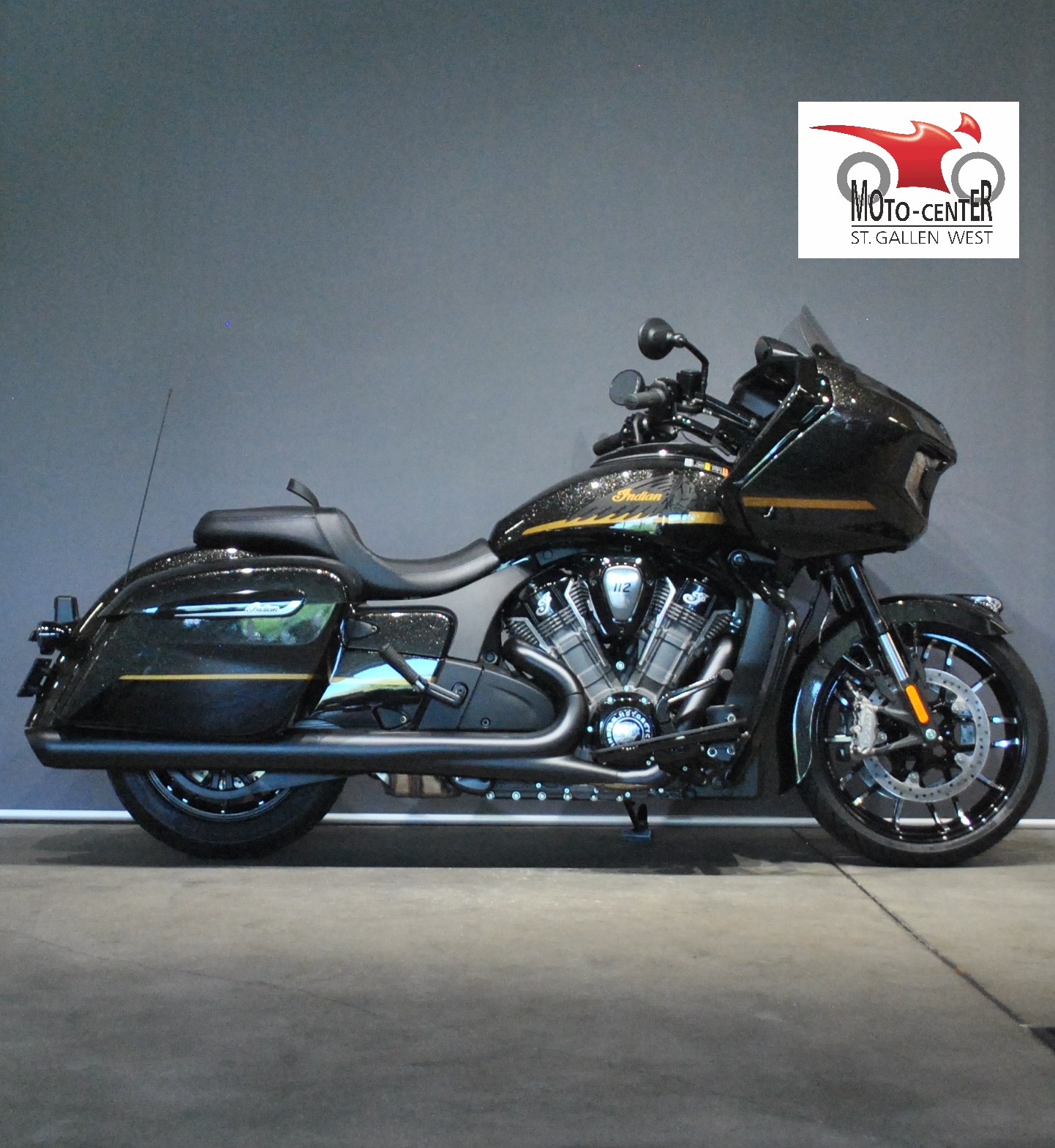 INDIAN Challenger Dark Horse 112-showroom-element-1