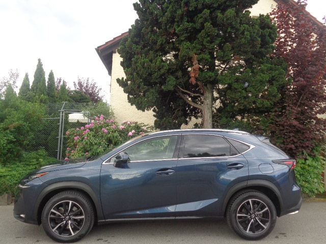 LEXUS NX 200t excellence AWD Automatic-image-1