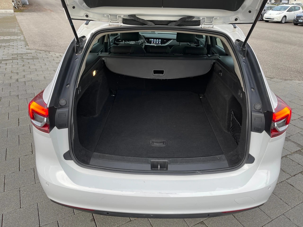 OPEL Insignia 2.0 CDTI Sports Tourer Edition Automatic-image-12