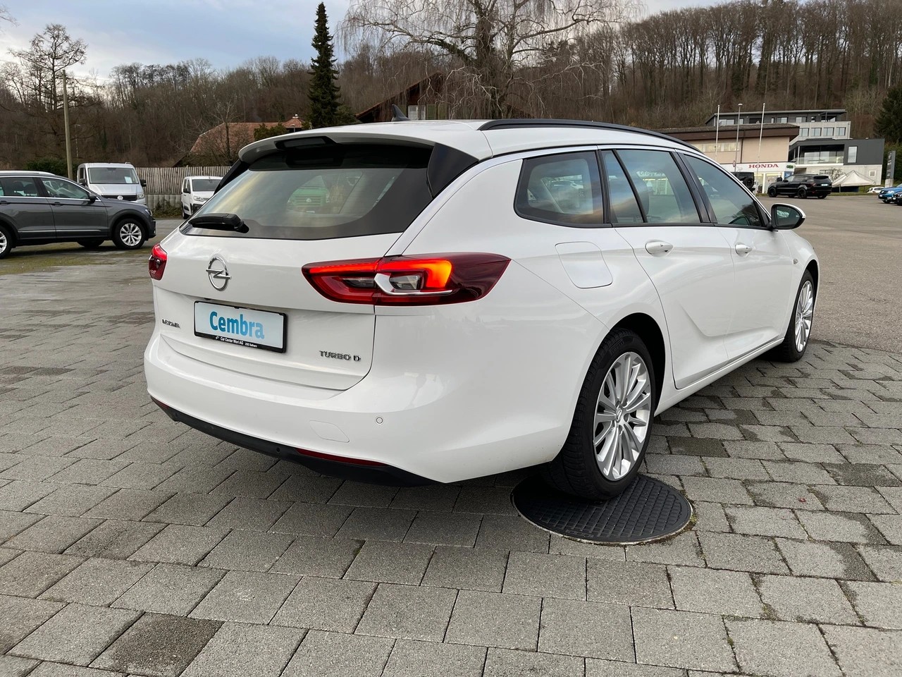 OPEL Insignia 2.0 CDTI Sports Tourer Edition Automatic-image-3