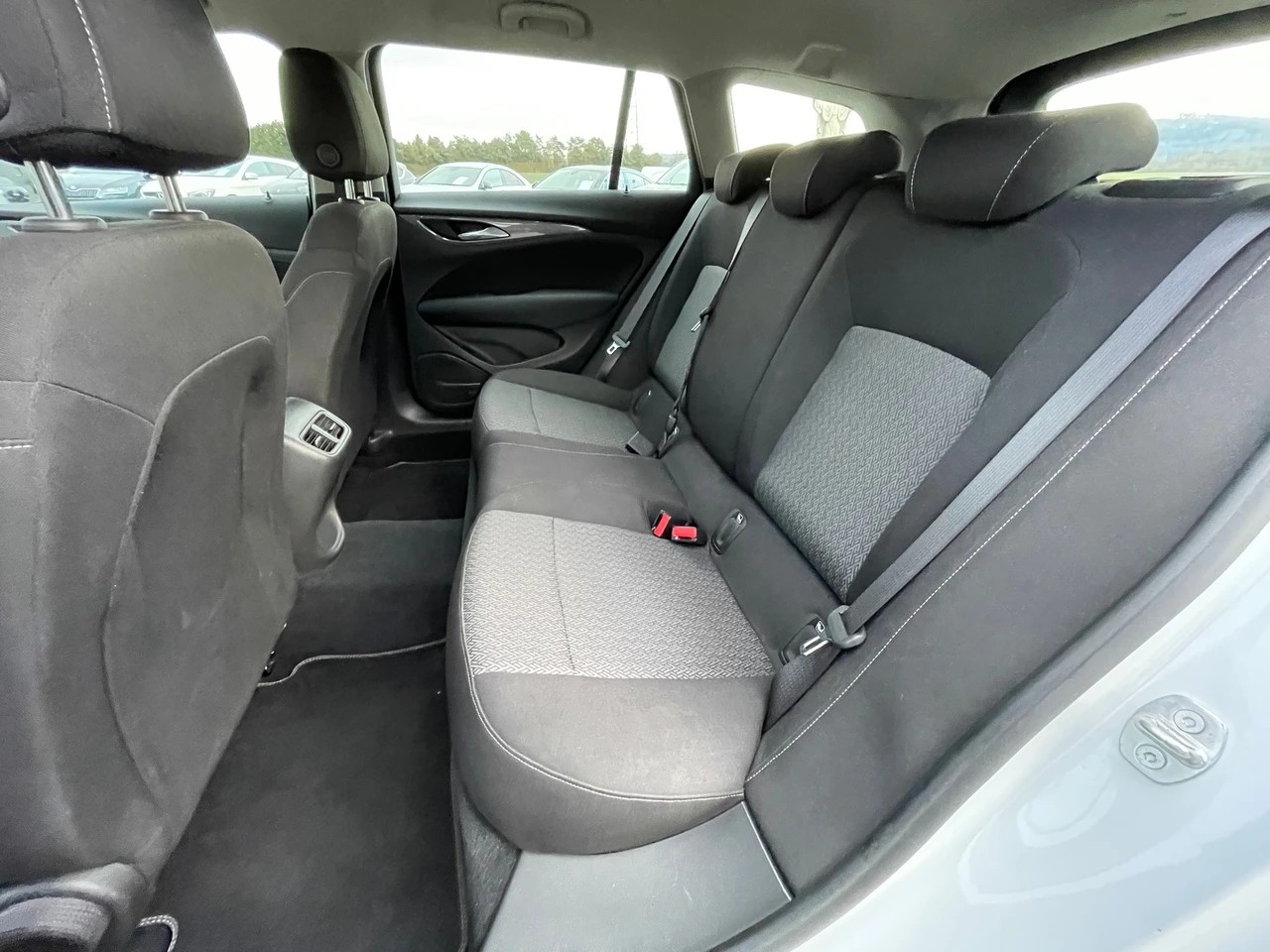 OPEL Insignia 2.0 CDTI Sports Tourer Edition Automatic-image-9