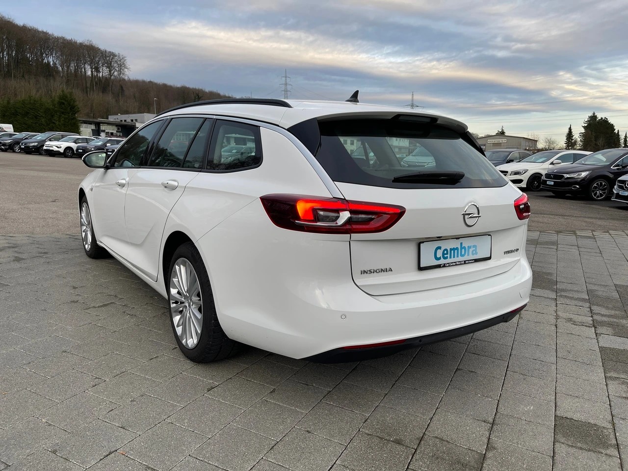 OPEL Insignia 2.0 CDTI Sports Tourer Edition Automatic-image-2