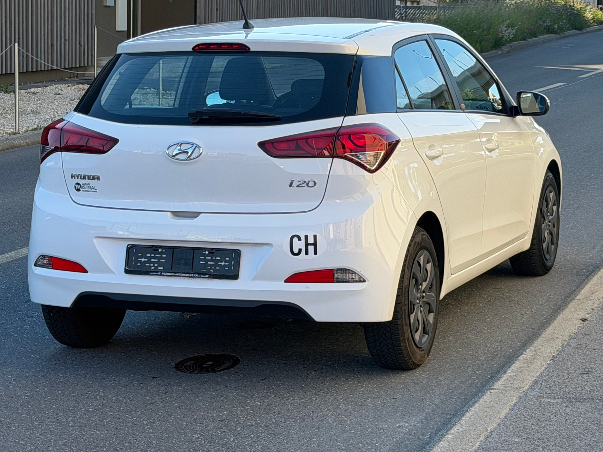 HYUNDAI i20 1.2 Amplia-showroom-element-3