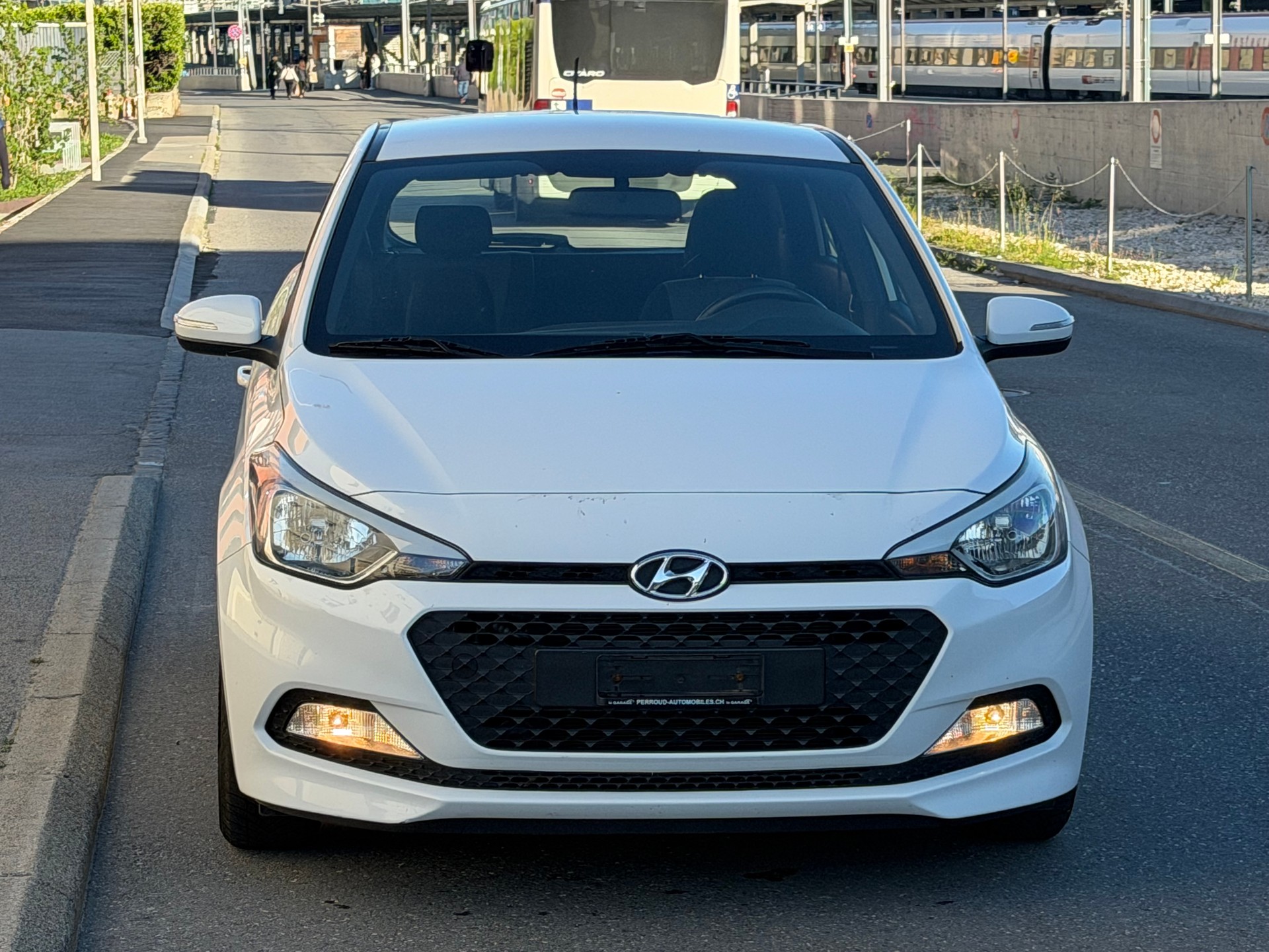 HYUNDAI i20 1.2 Amplia-showroom-element-1
