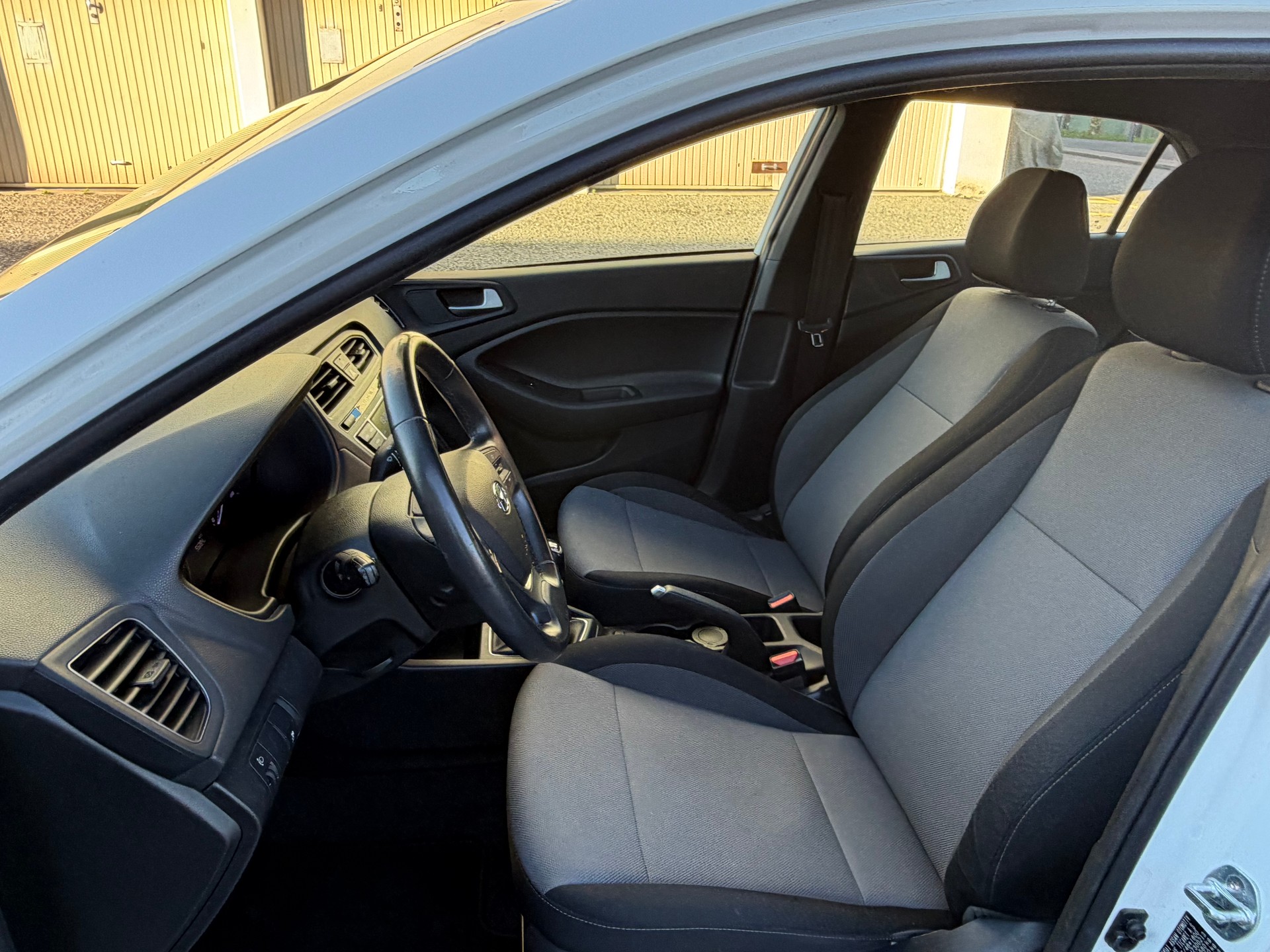 HYUNDAI i20 1.2 Amplia-image-7