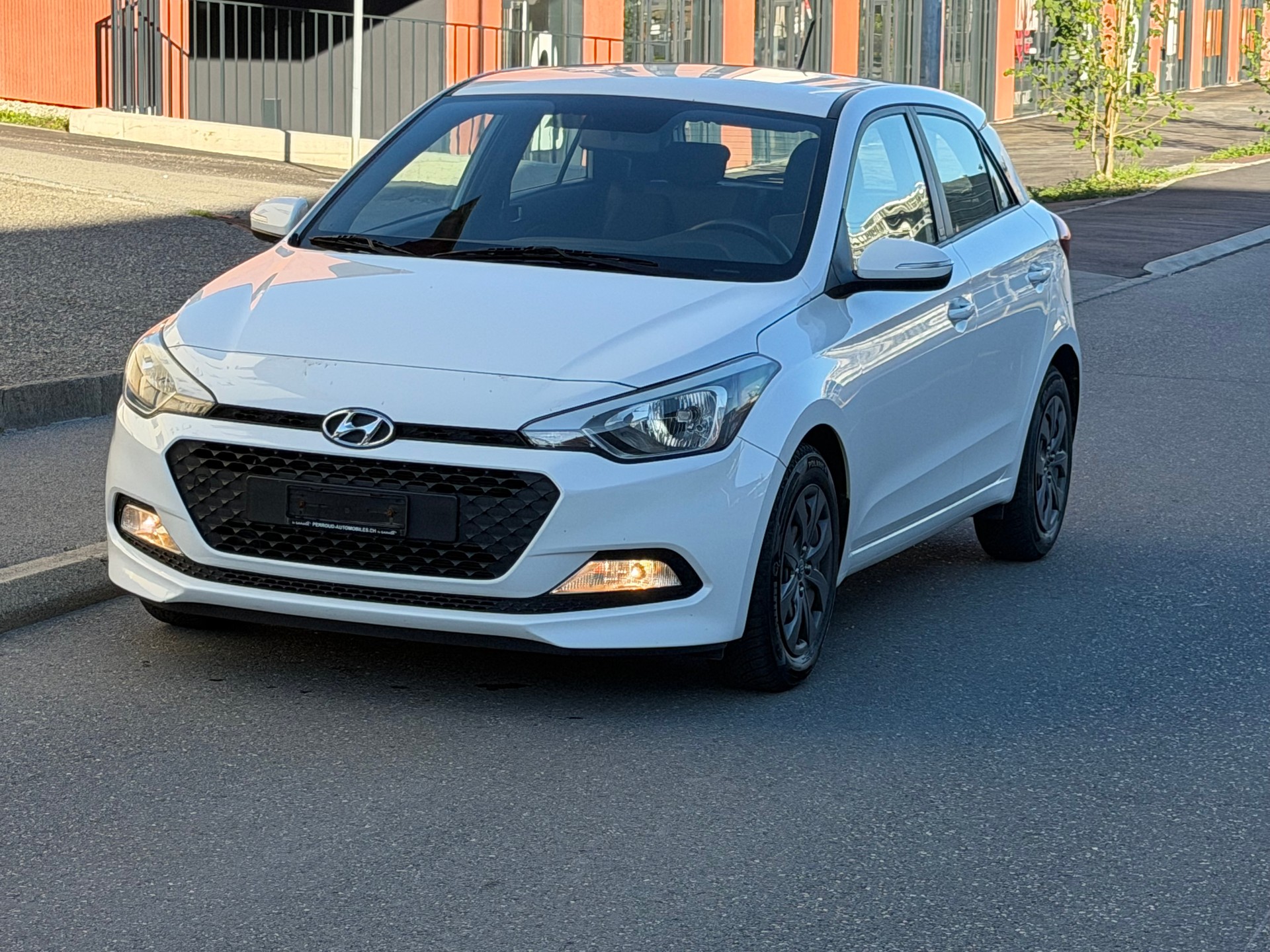 HYUNDAI i20 1.2 Amplia-showroom-element-2