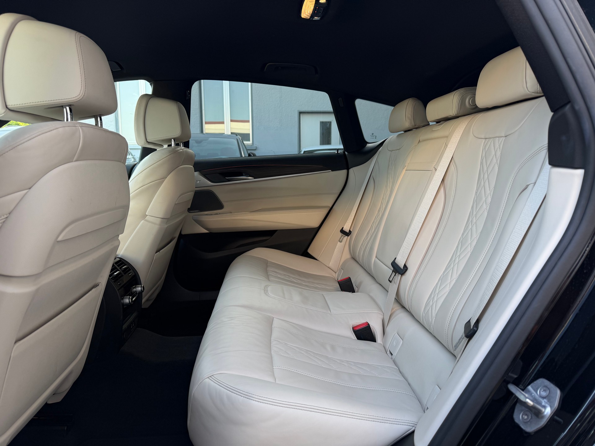 BMW 640i GT xDrive Steptronic M-Sport-image-11