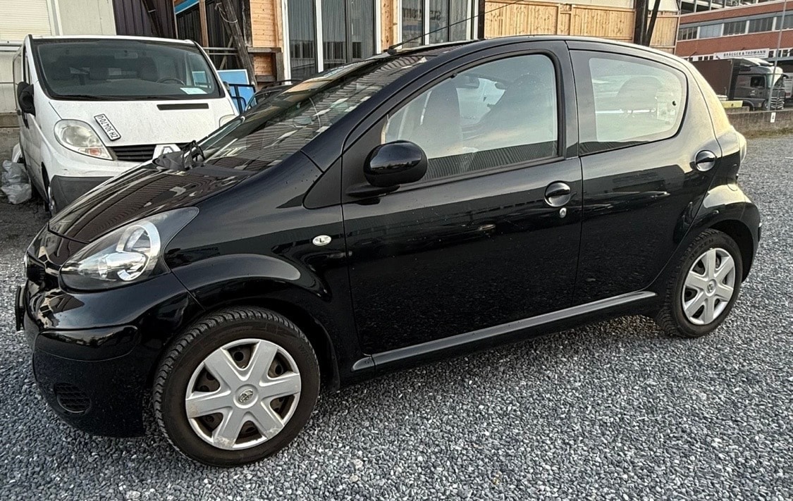 TOYOTA Aygo 1.0 Linea Sol-image-3
