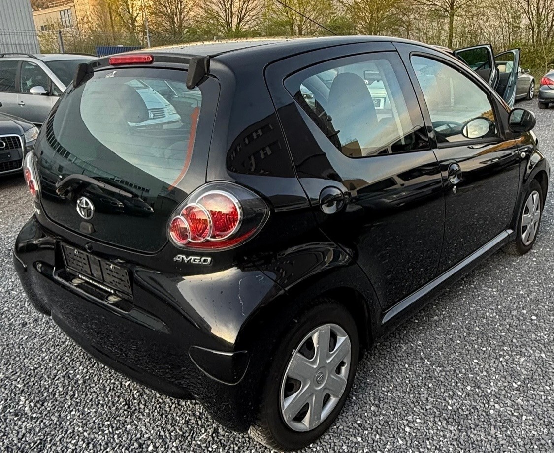 TOYOTA Aygo 1.0 Linea Sol-image-4