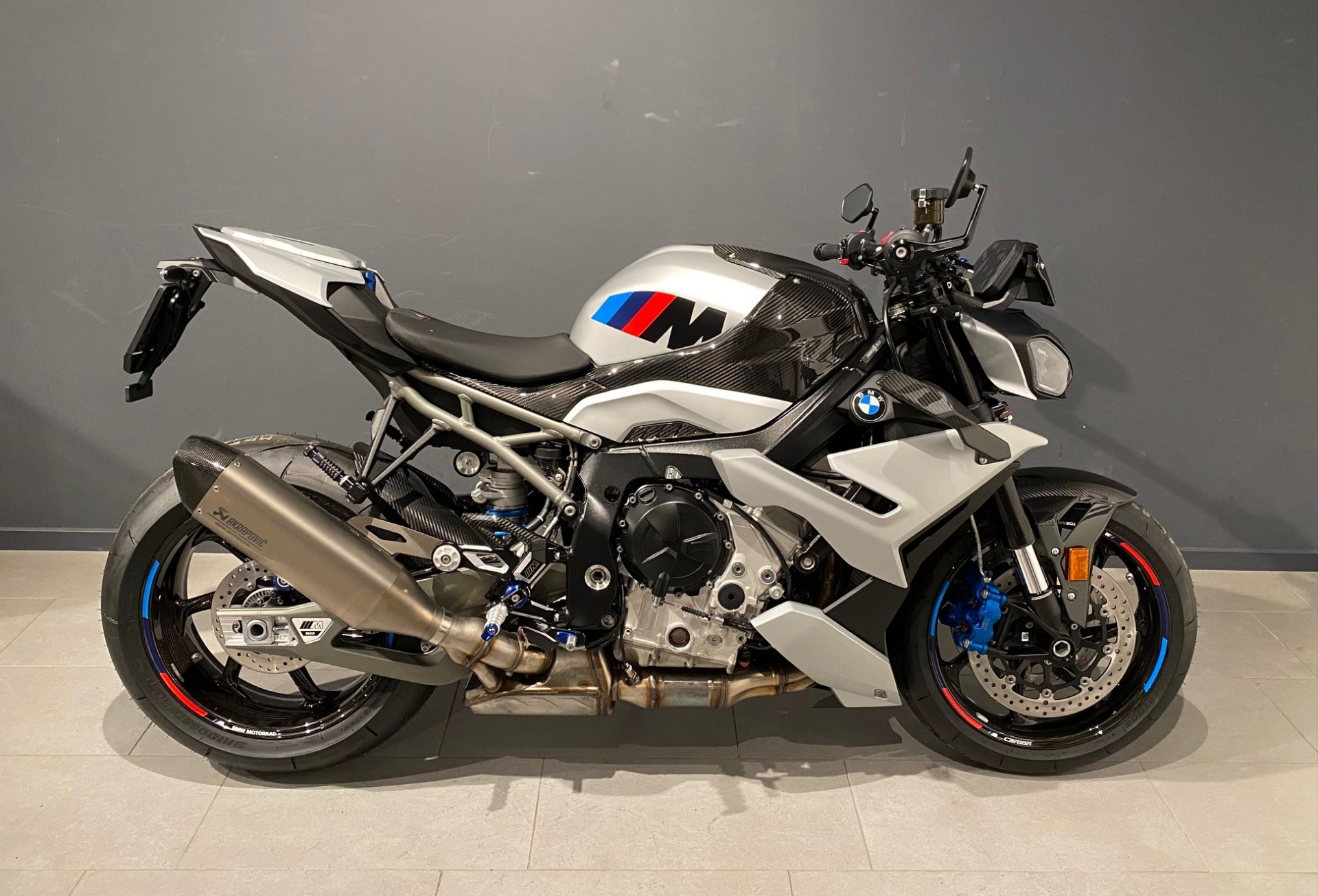 BMW M 1000 R