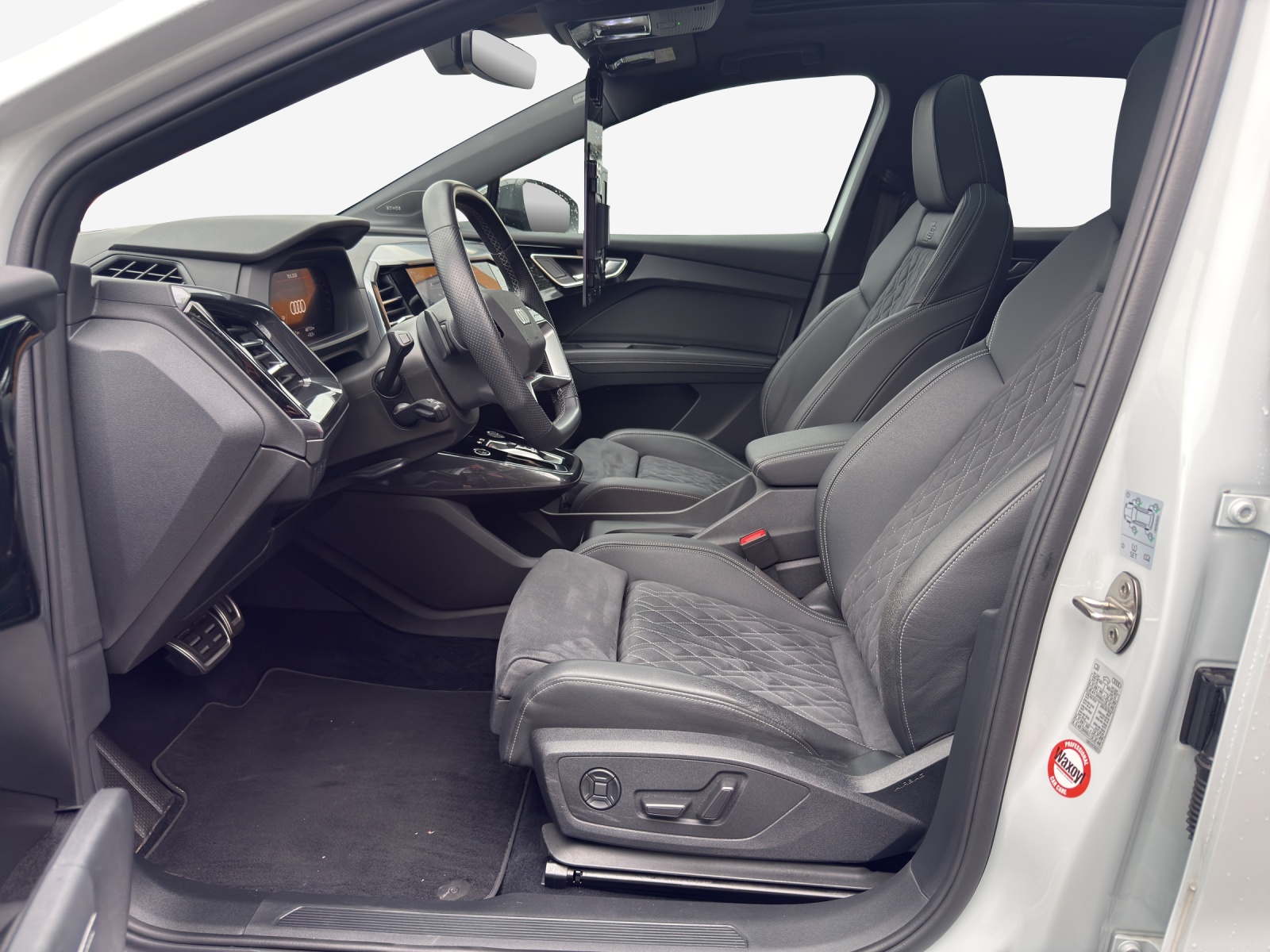 AUDI Q4 e-tron 50 quattro-image-8