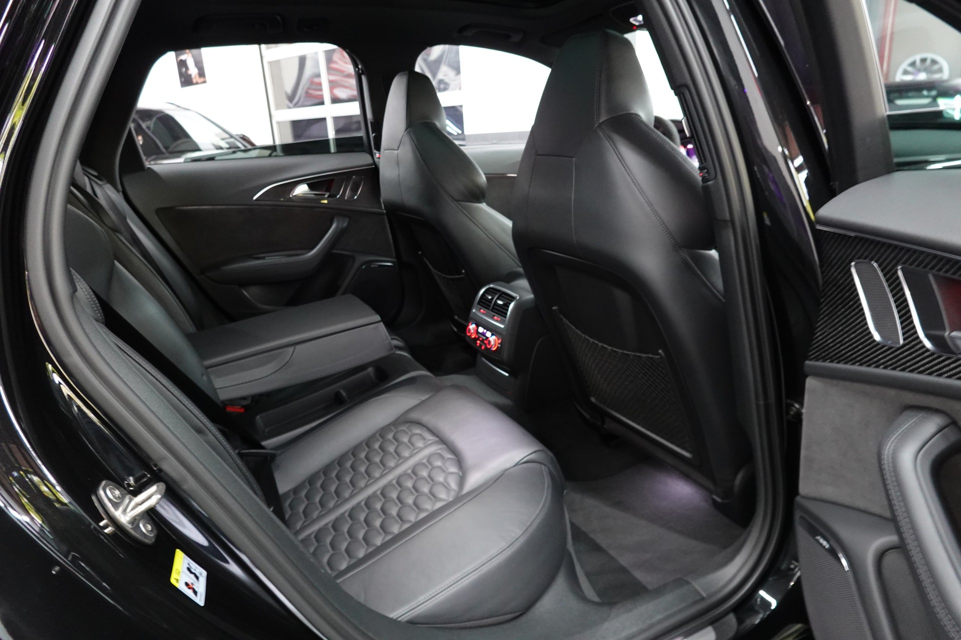 AUDI RS6 AVANT 4.0 TFSI V8 BLACK PERFORMANCE QUATTRO ON 22"-image-36