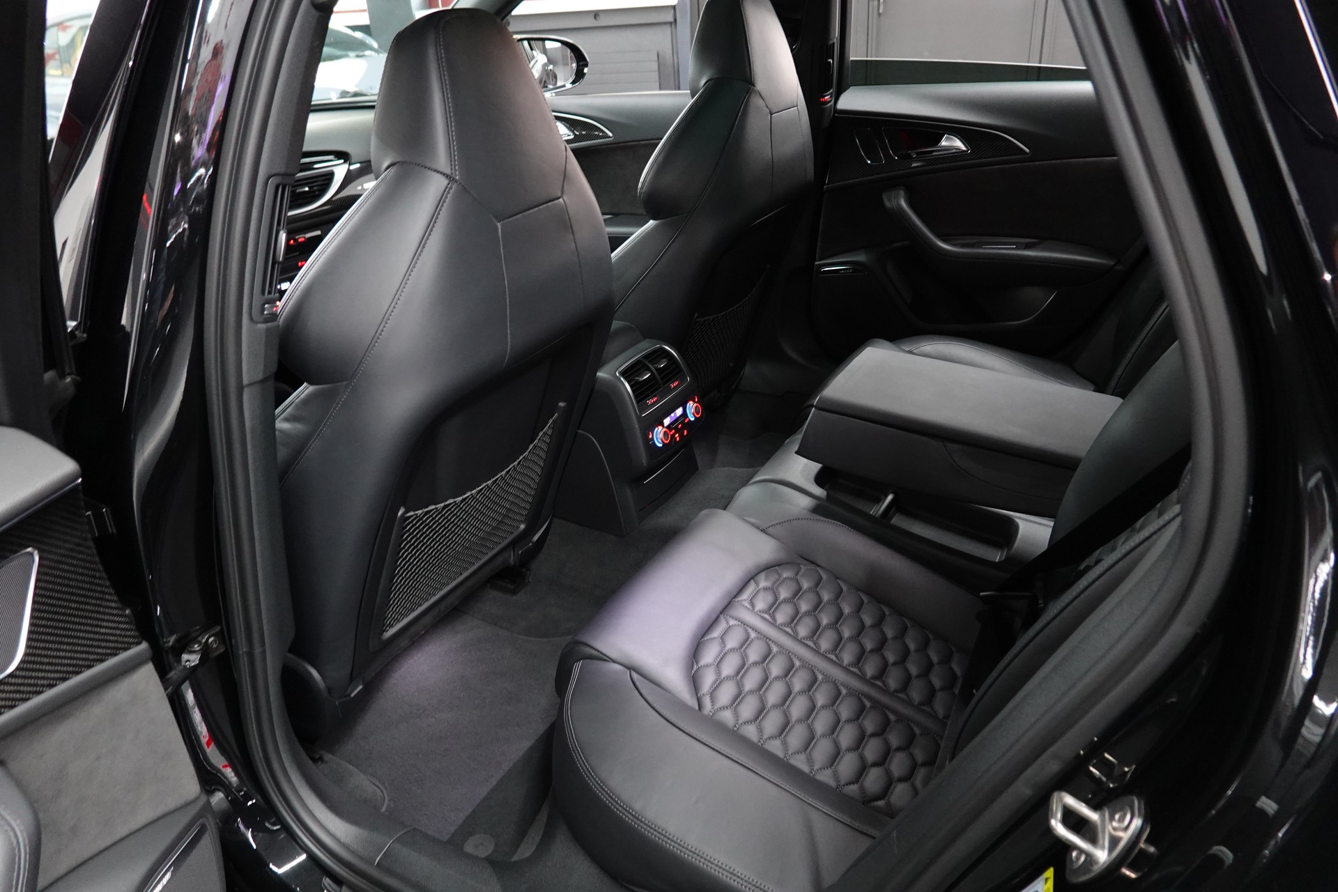 AUDI RS6 AVANT 4.0 TFSI V8 BLACK PERFORMANCE QUATTRO ON 22"-image-32