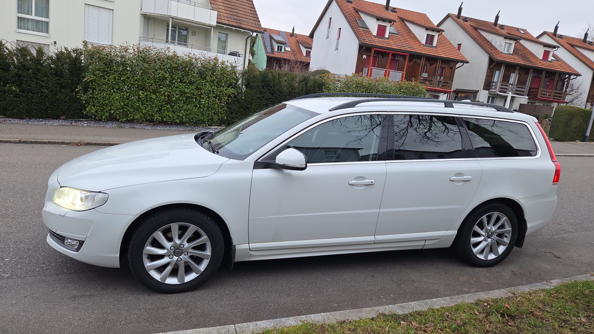 VOLVO 2.0 D3 Kinetic-image-0