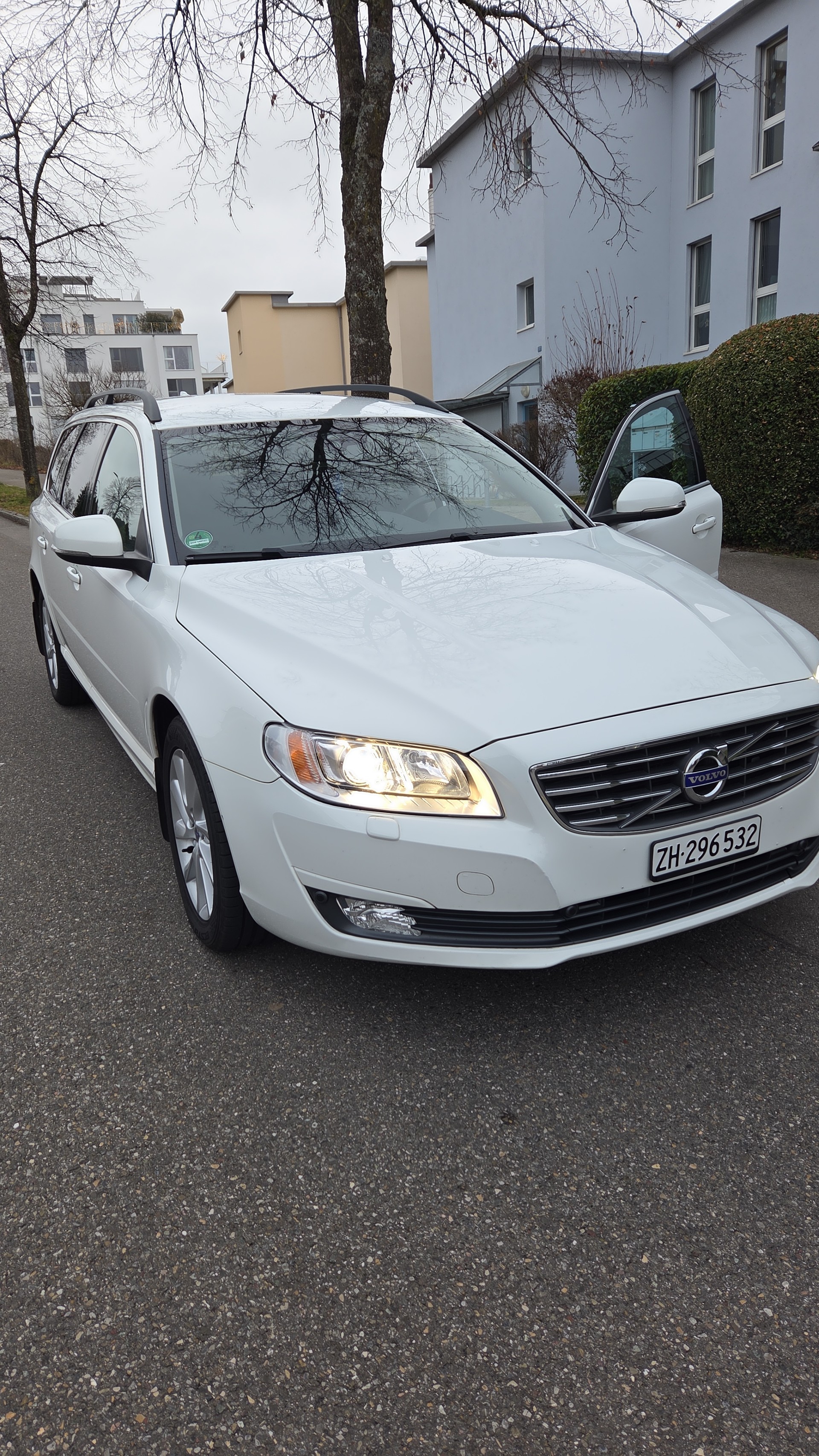 VOLVO 2.0 D3 Kinetic-image-1