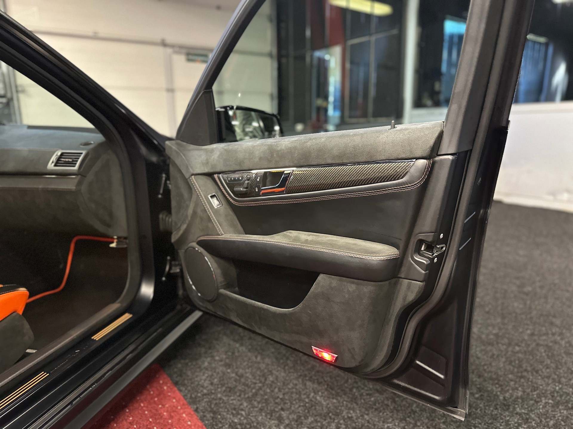 MERCEDES-BENZ C 63 AMG Avantgarde 7G-Tronic-image-7