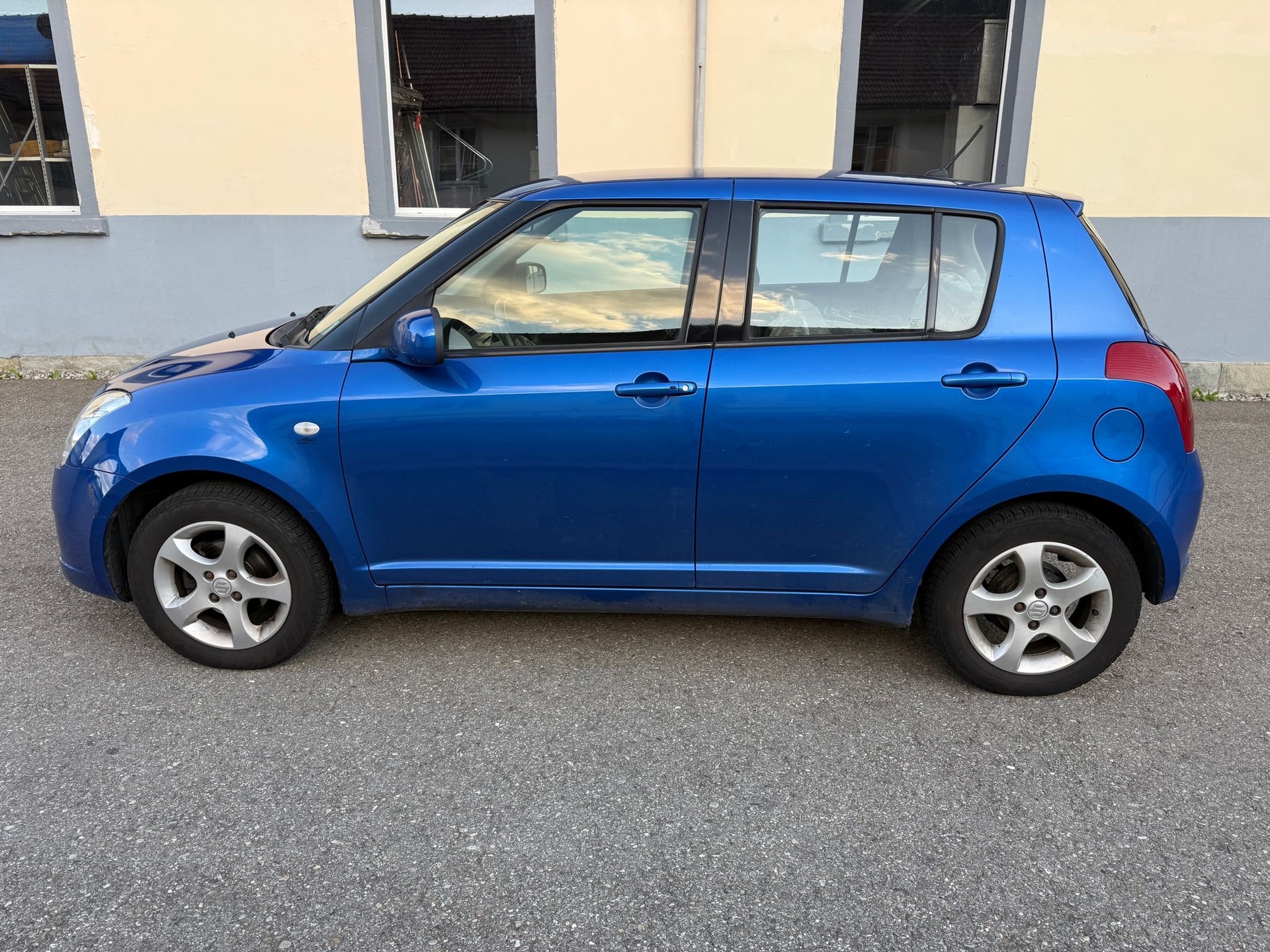 SUZUKI Swift 1.3i 16V GL 4x4-image-8