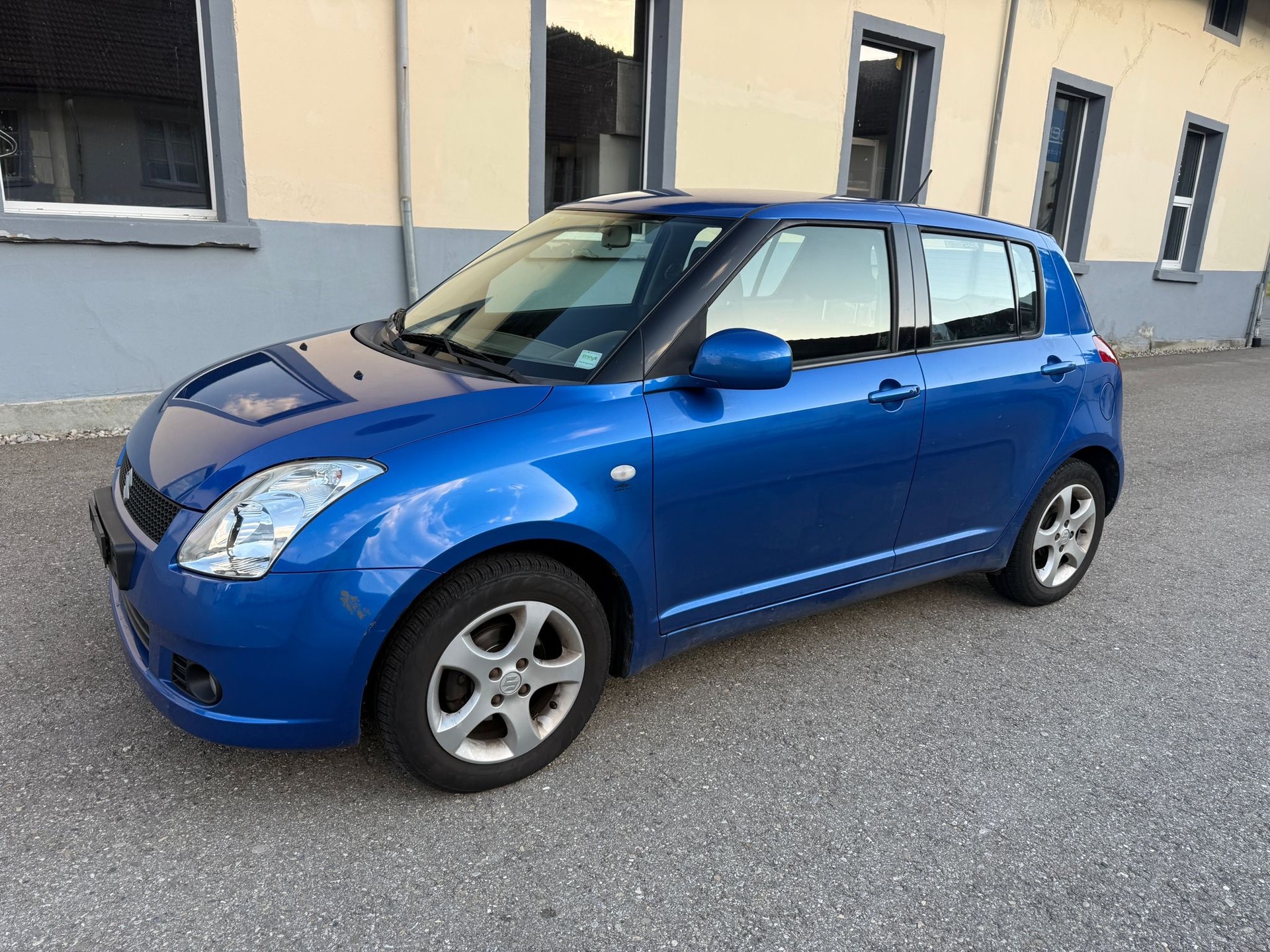 SUZUKI Swift 1.3i 16V GL 4x4-image-10