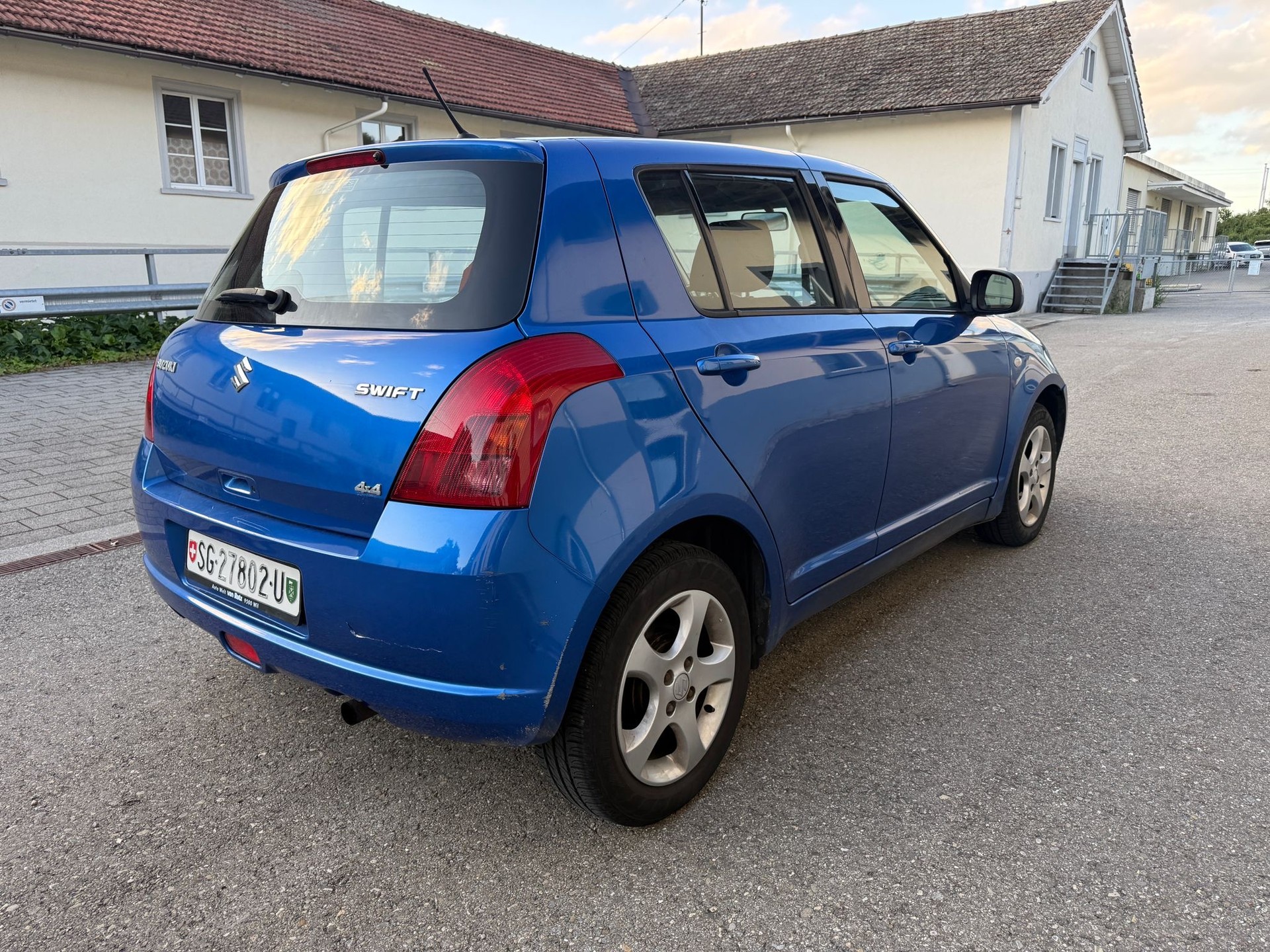 SUZUKI Swift 1.3i 16V GL 4x4-image-7