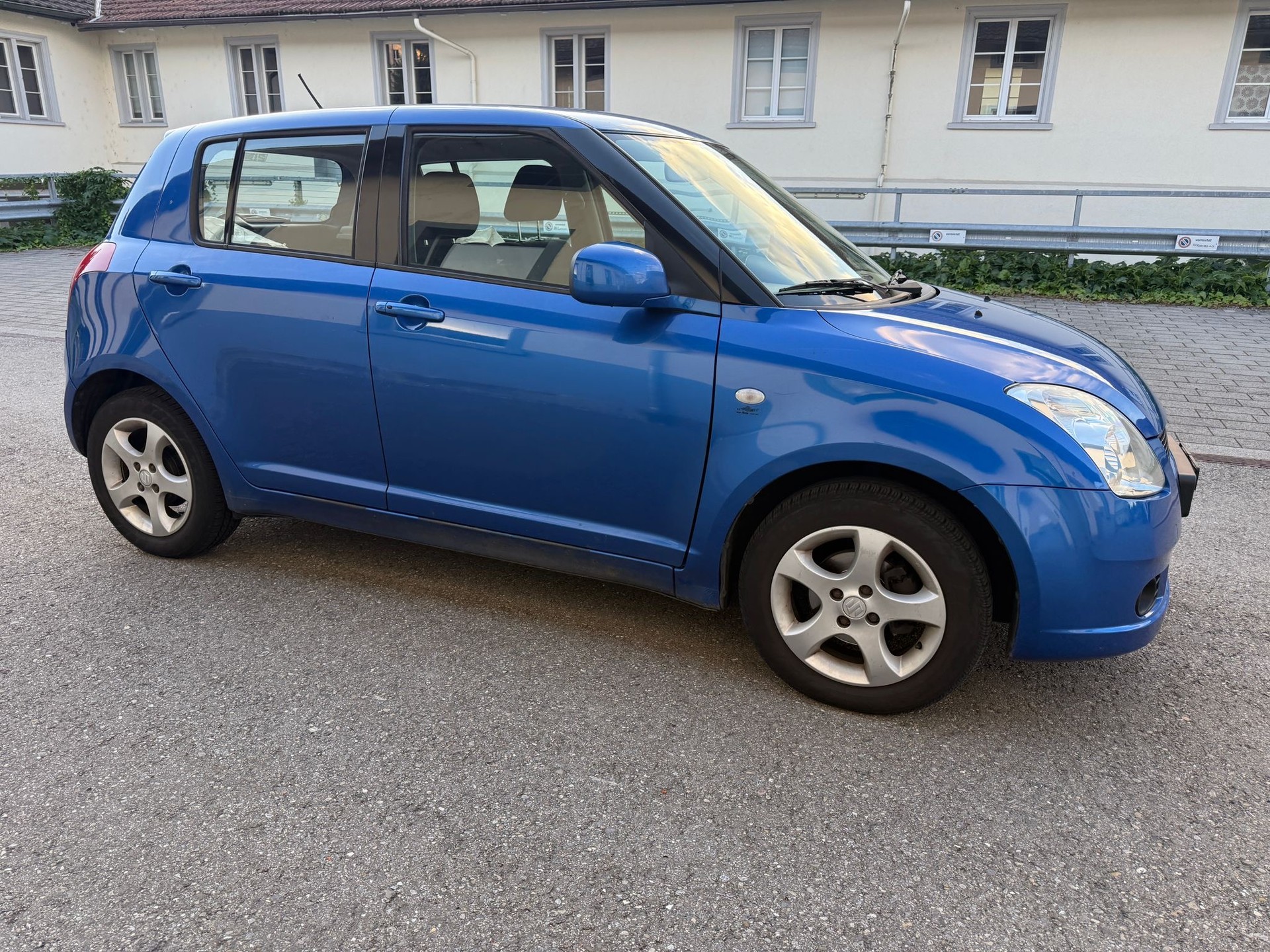 SUZUKI Swift 1.3i 16V GL 4x4-image-9