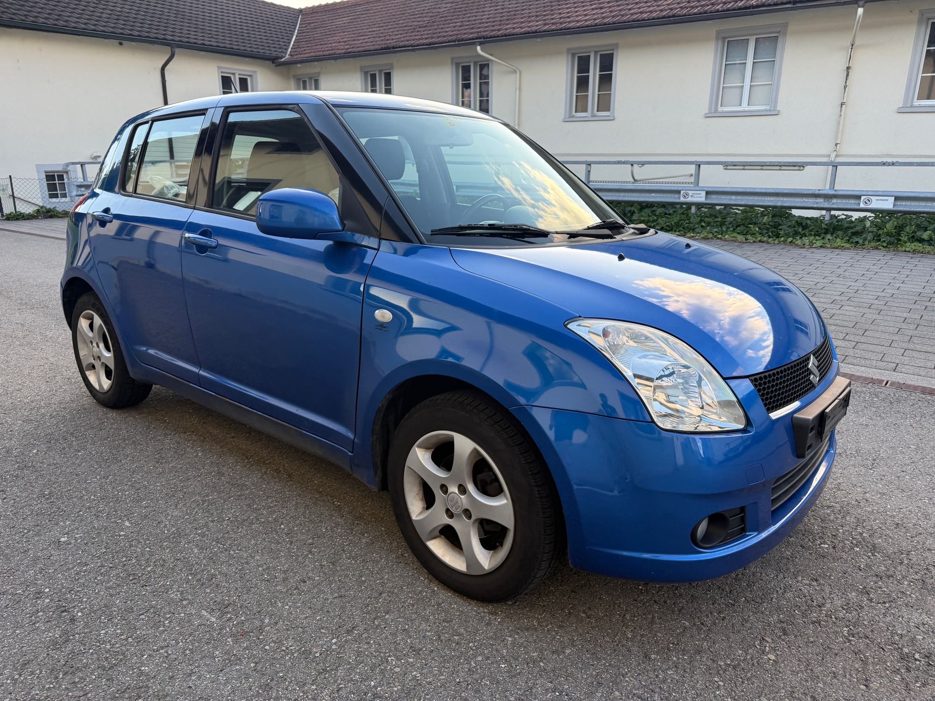 SUZUKI Swift 1.3i 16V GL 4x4-showroom-element-2