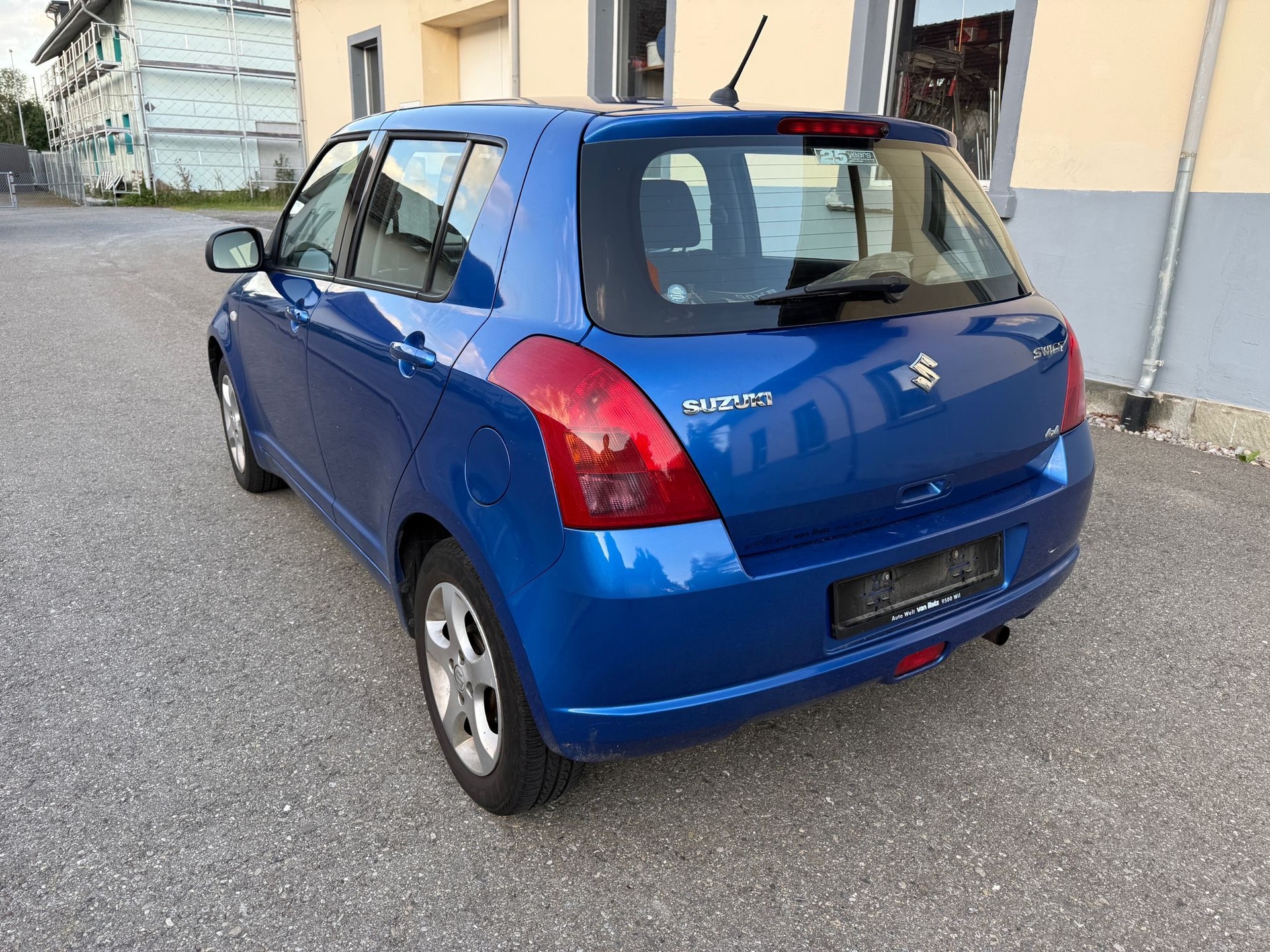 SUZUKI Swift 1.3i 16V GL 4x4-image-5