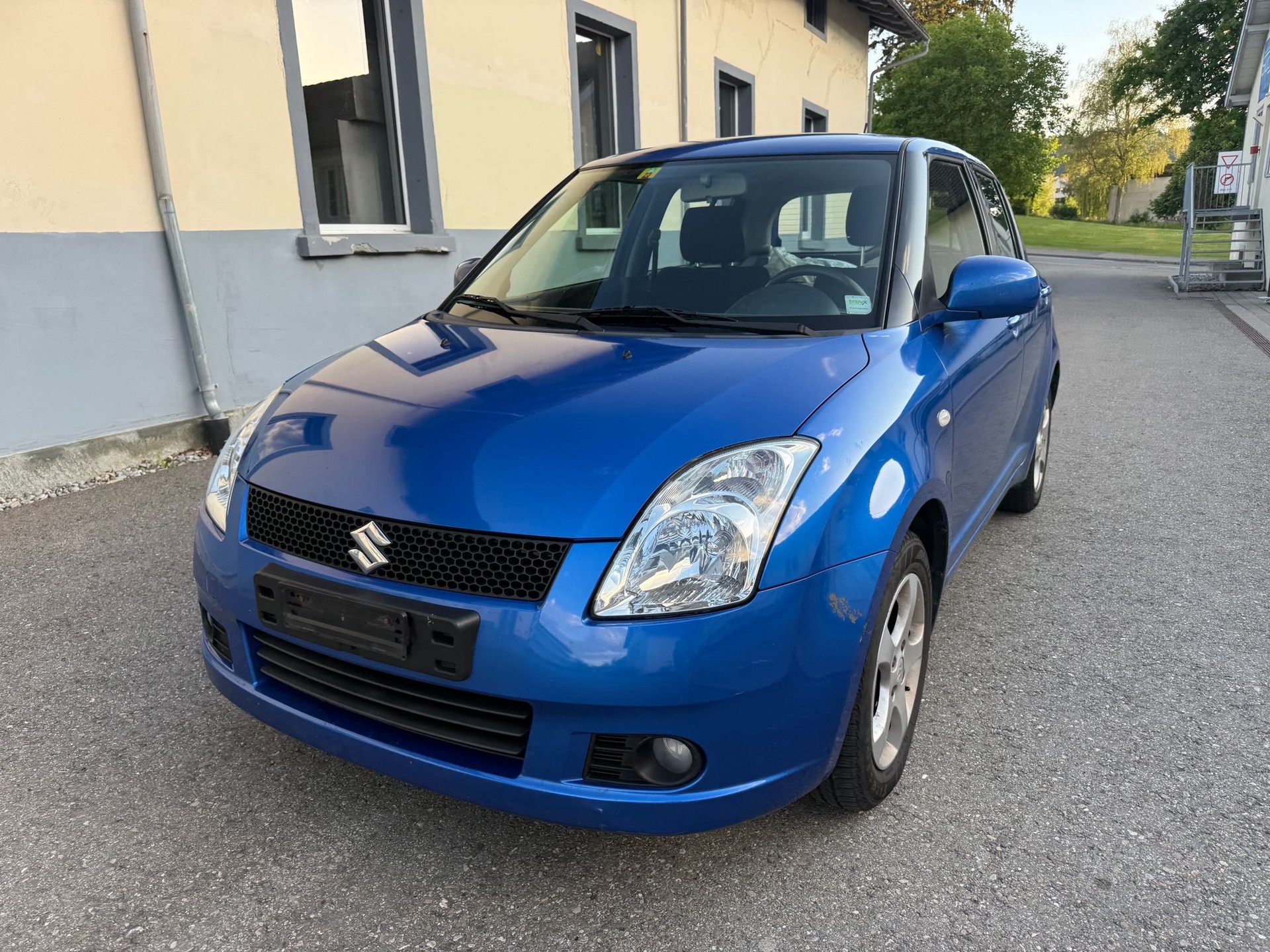 SUZUKI Swift 1.3i 16V GL 4x4-showroom-element-1