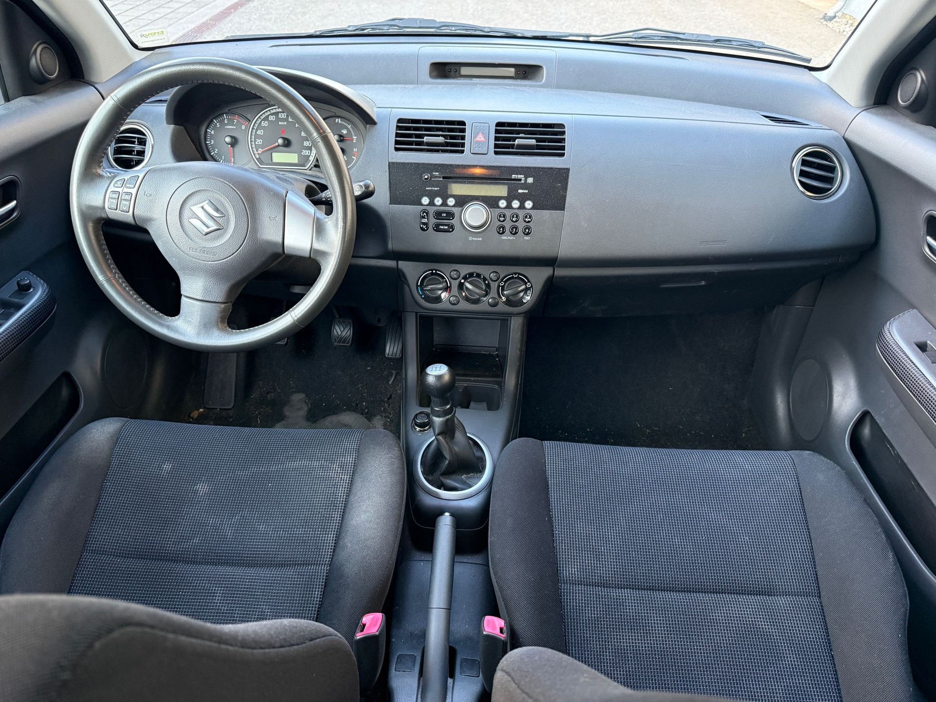 SUZUKI Swift 1.3i 16V GL 4x4-image-14