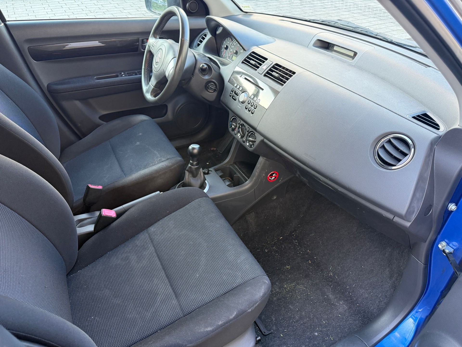 SUZUKI Swift 1.3i 16V GL 4x4-image-11