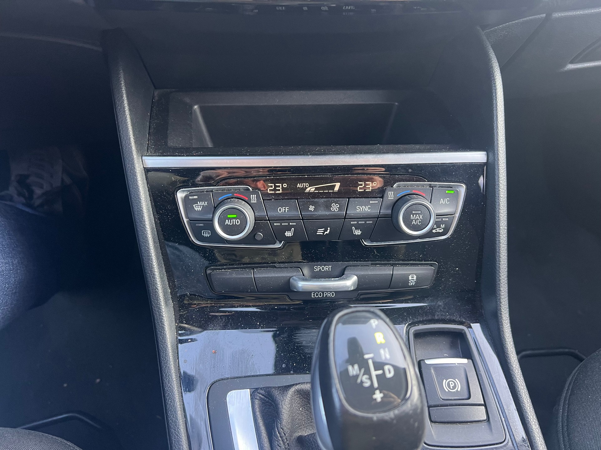 BMW 218d xDrive Gran Tourer Luxury Line Steptronic-image-12