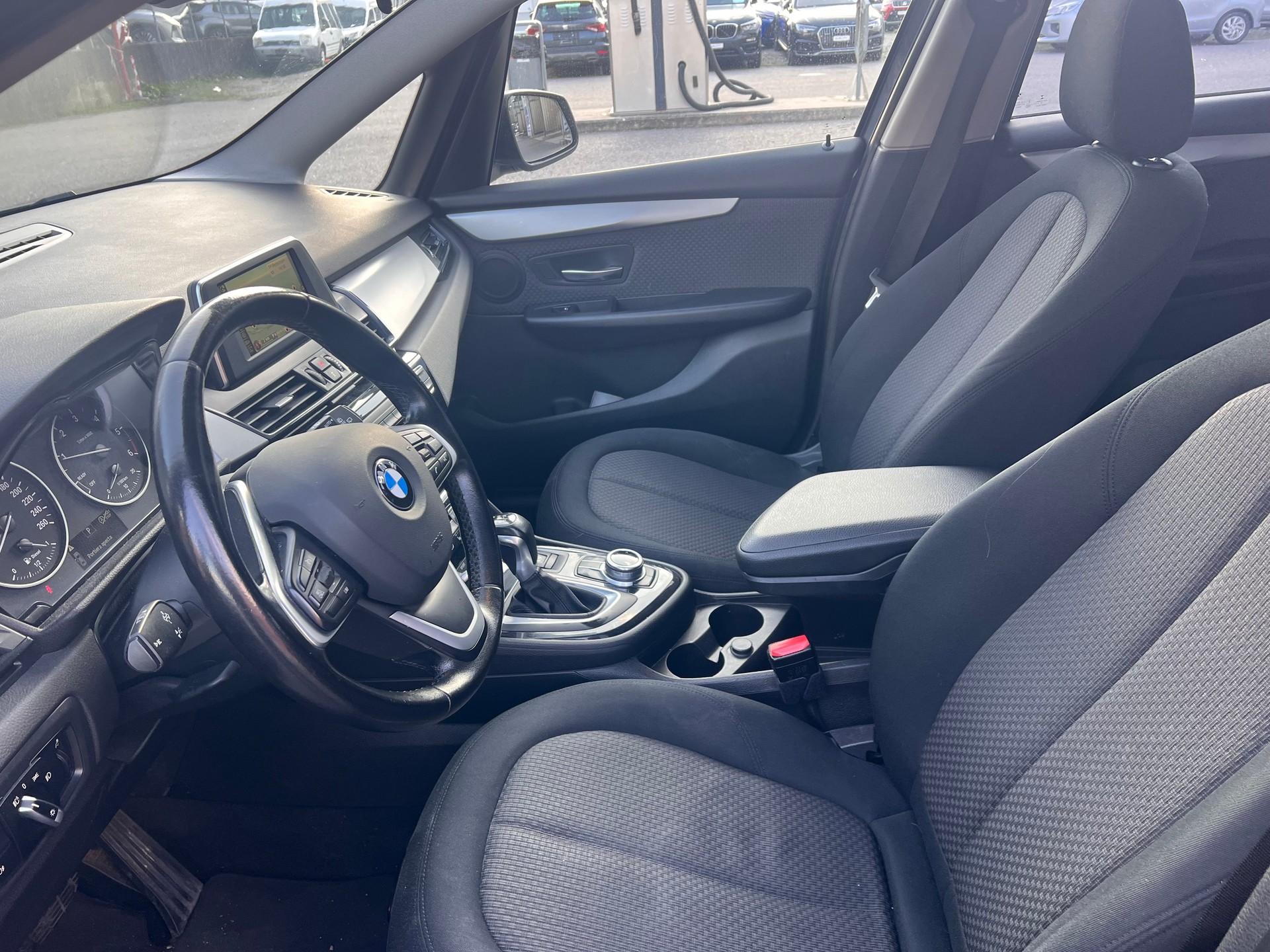 BMW 218d xDrive Gran Tourer Luxury Line Steptronic-image-9