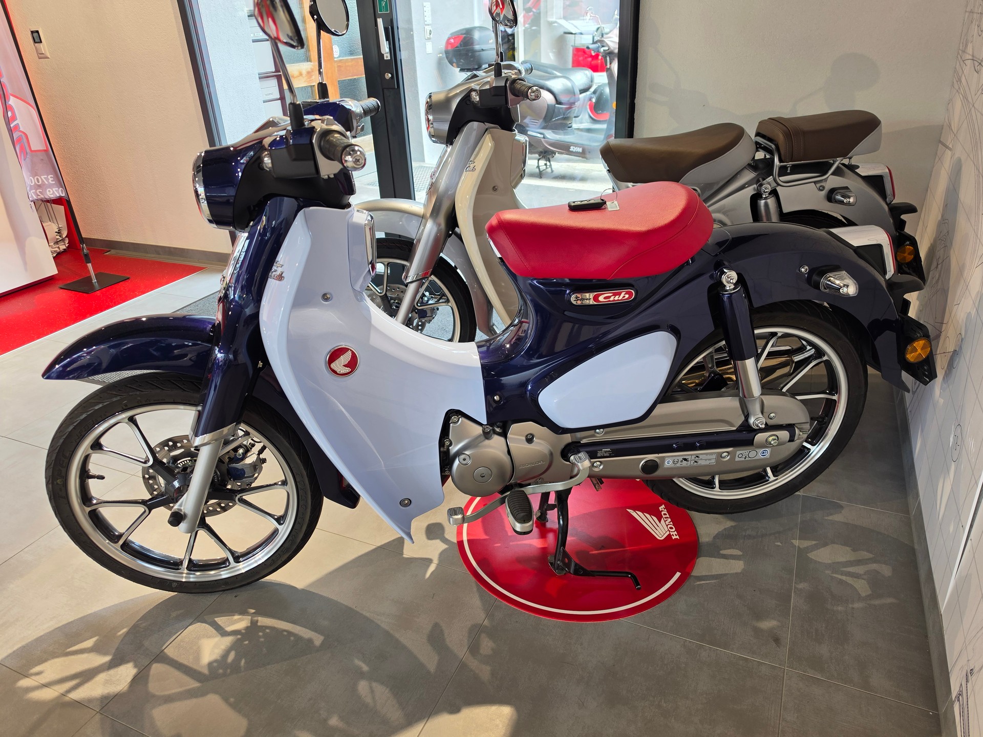 HONDA C 125 Super Cub-showroom-element-2