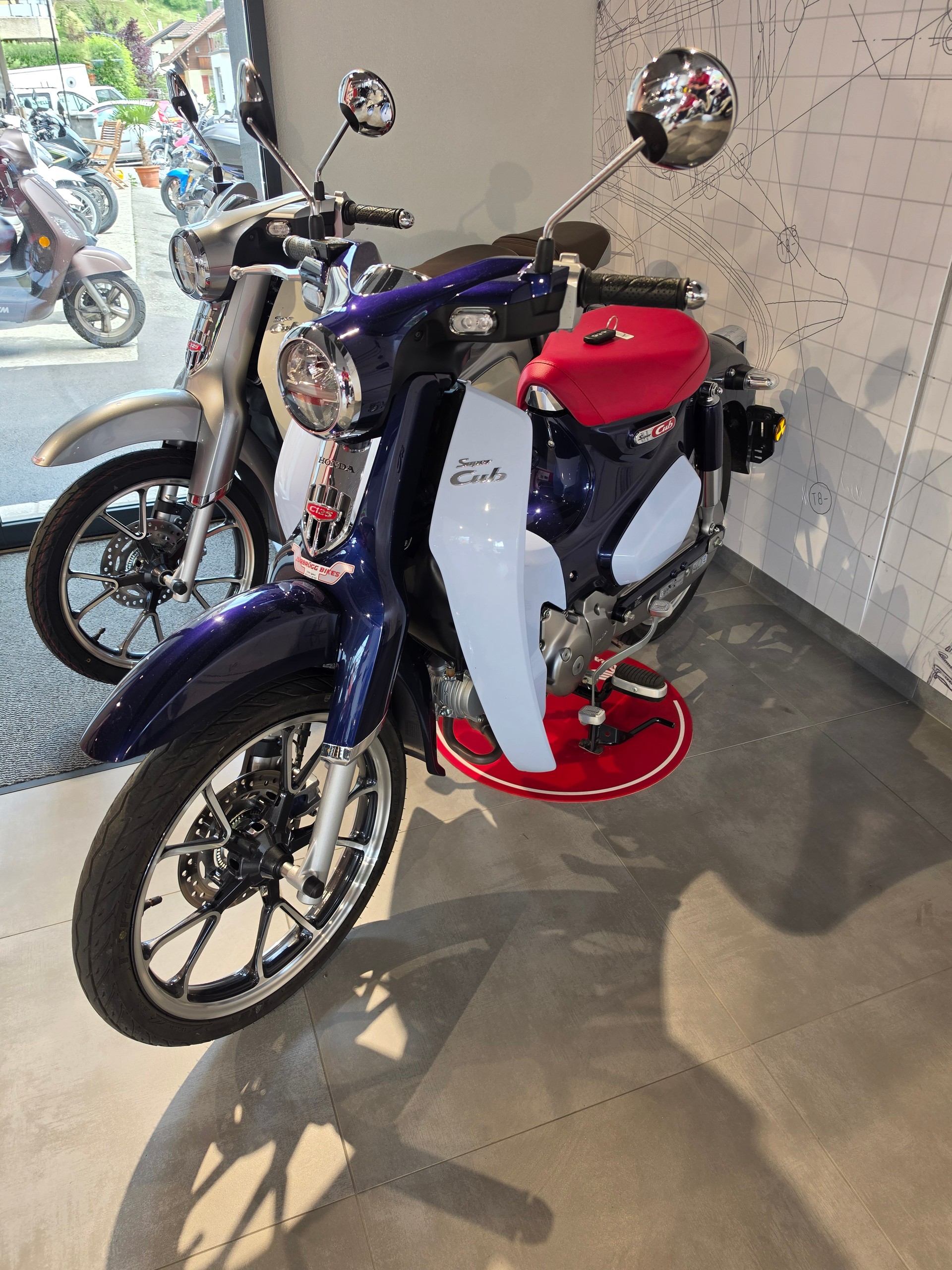 HONDA C 125 Super Cub-showroom-element-1