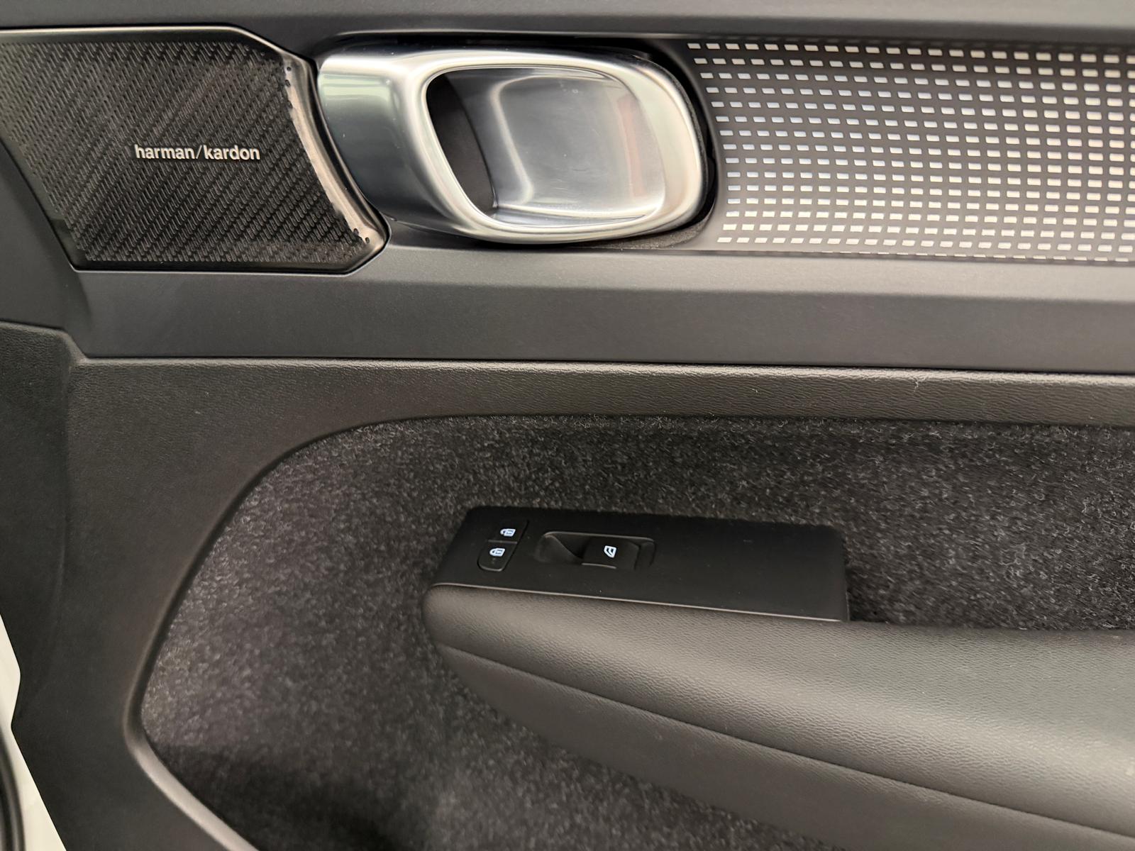 VOLVO XC40 T4 AWD Momentum Geartronic-image-23