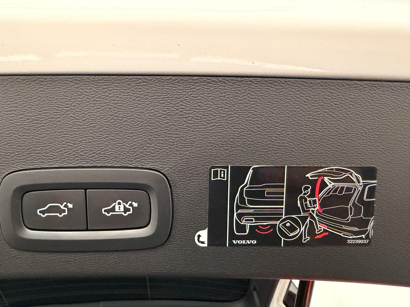 VOLVO XC40 T4 AWD Momentum Geartronic-image-20