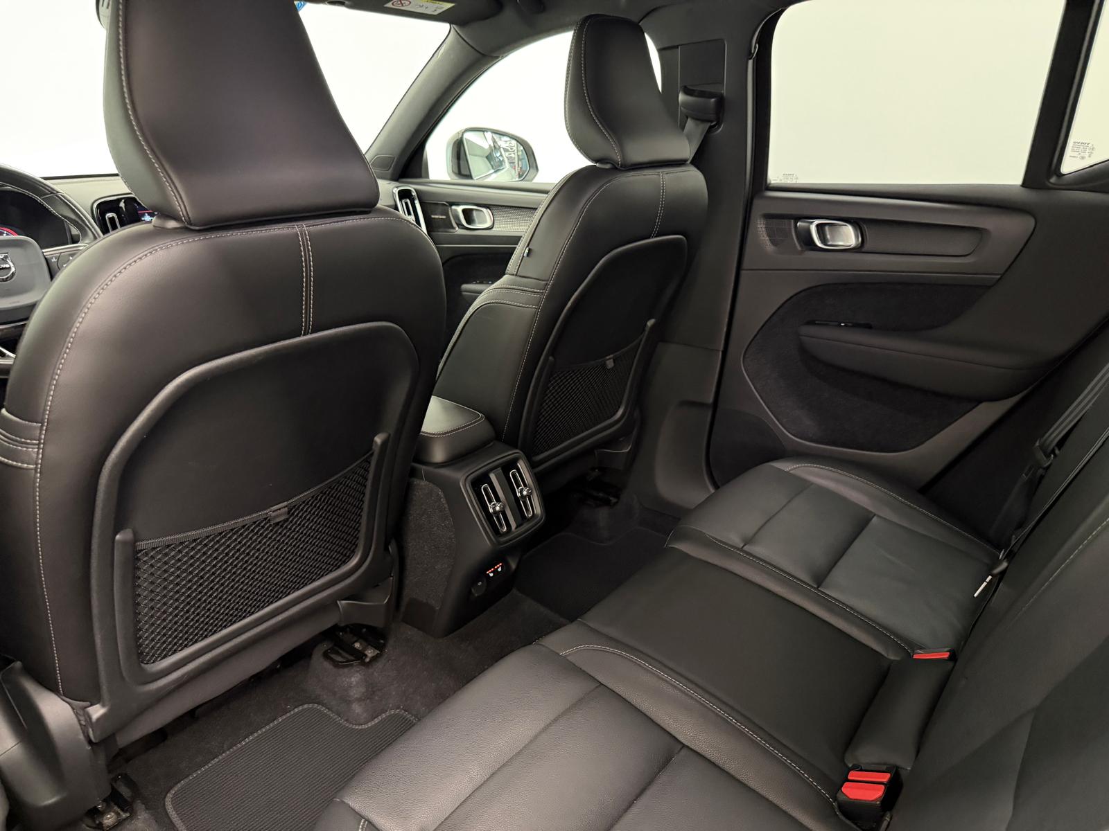 VOLVO XC40 T4 AWD Momentum Geartronic-image-13