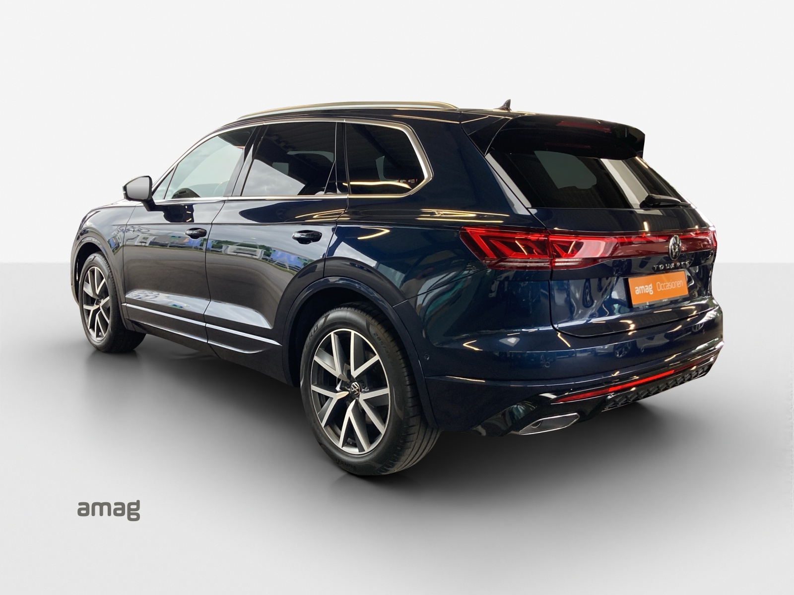 VW Touareg 3.0 TDI R-Line Tiptronic-image-2
