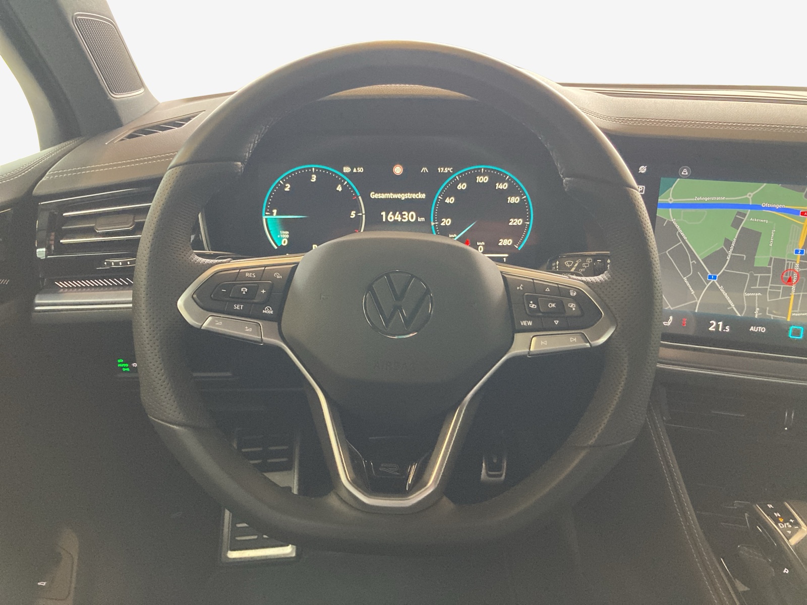 VW Touareg 3.0 TDI R-Line Tiptronic-image-9