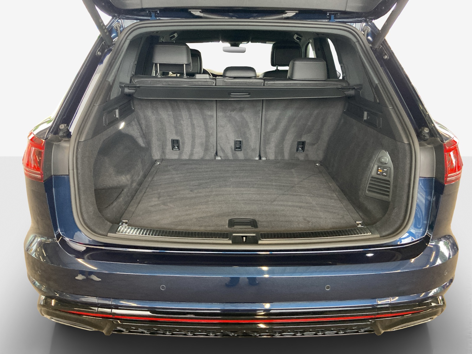 VW Touareg 3.0 TDI R-Line Tiptronic-image-12