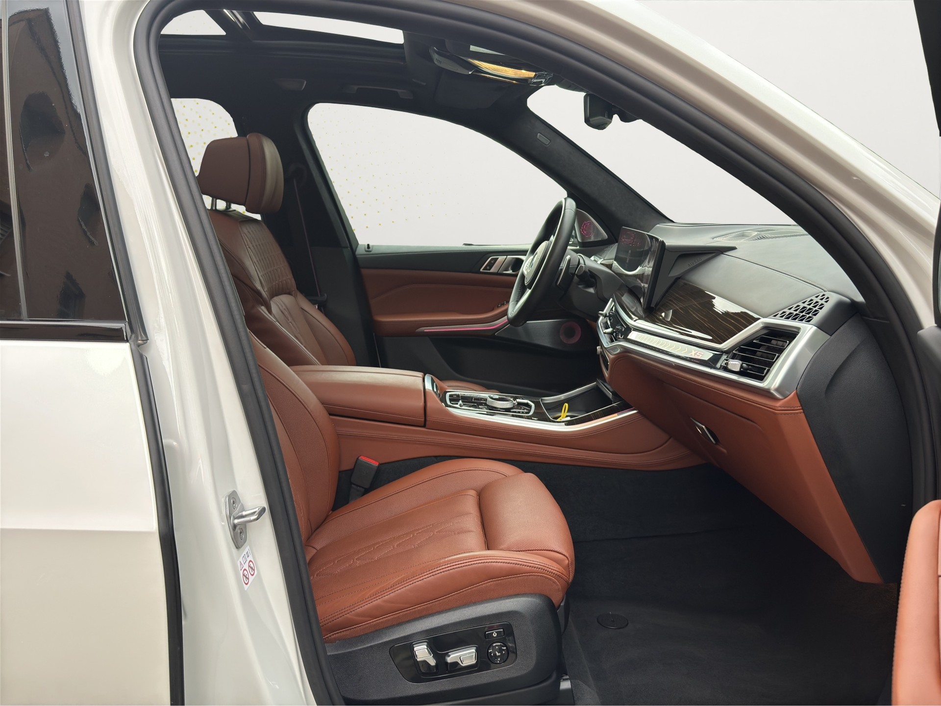 BMW X5 xDrive 50e M Sport Pro (CH) INDIVIDUAL-image-12