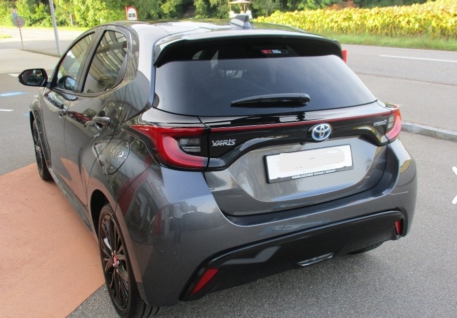 TOYOTA Yaris 1.5 Premiere Edition e-CVT-image-1