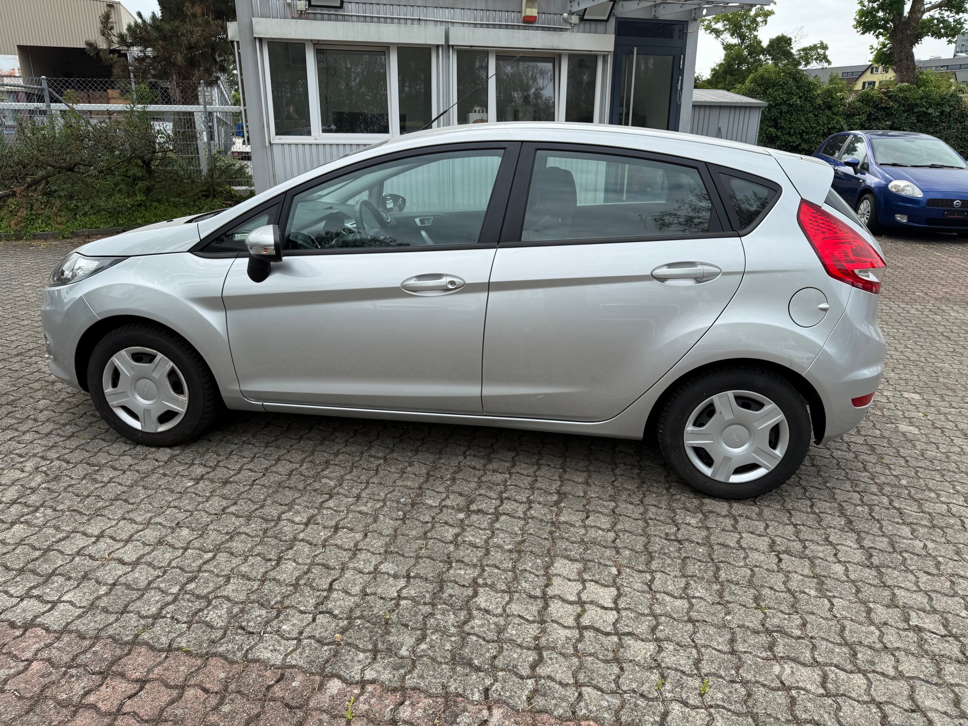 FORD Fiesta 1.4 16V Trend+ Automatic-image-7