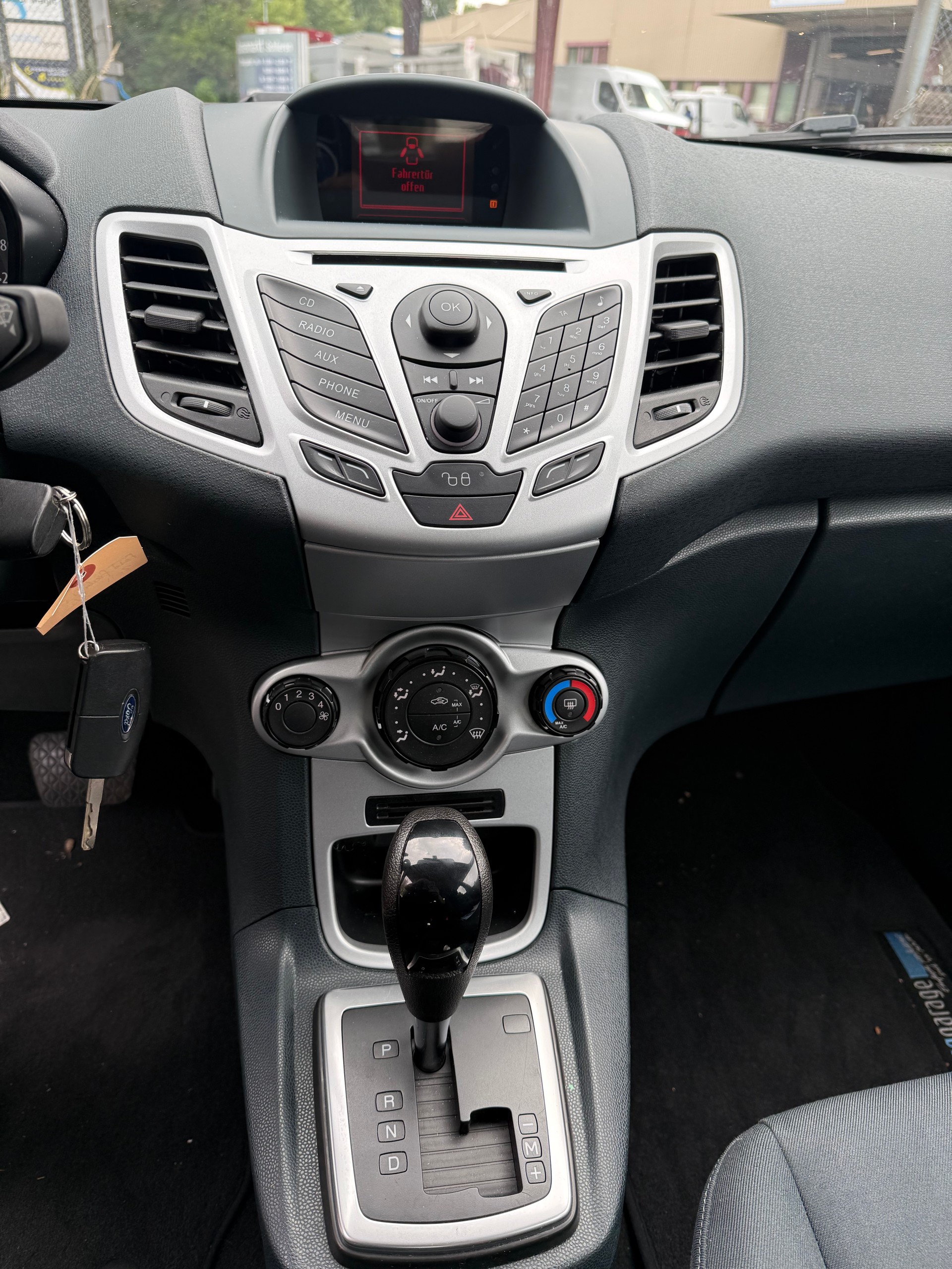 FORD Fiesta 1.4 16V Trend+ Automatic-image-11